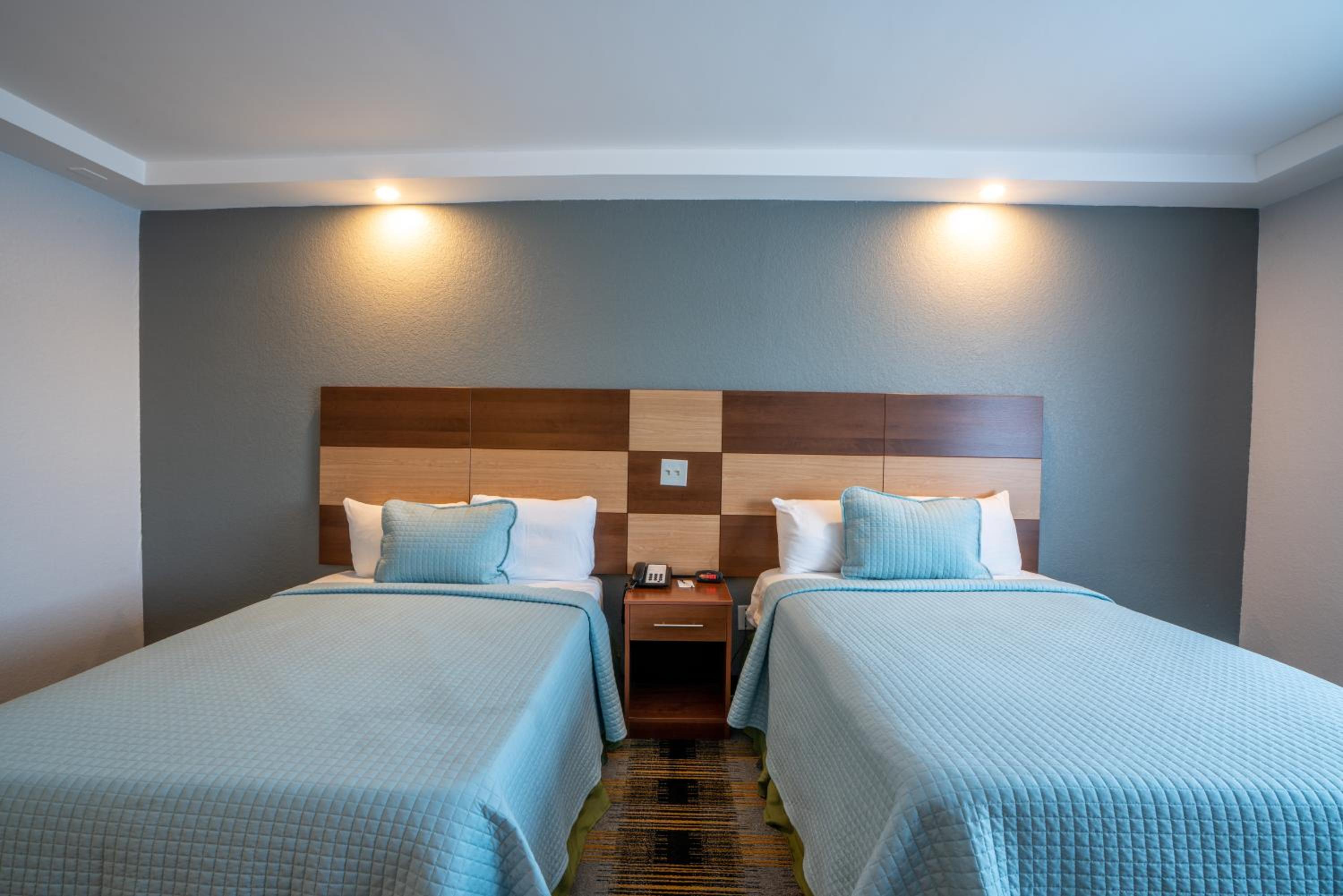 Regency Suite - Photo 2