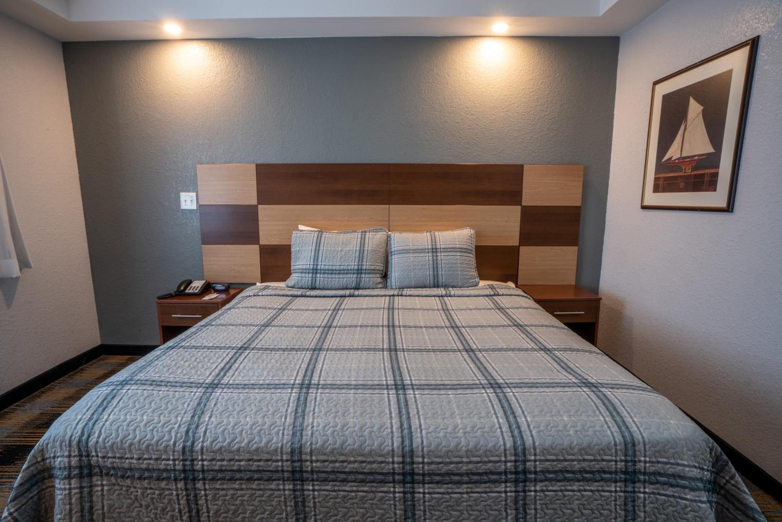 Deluxe King Room - Photo 5