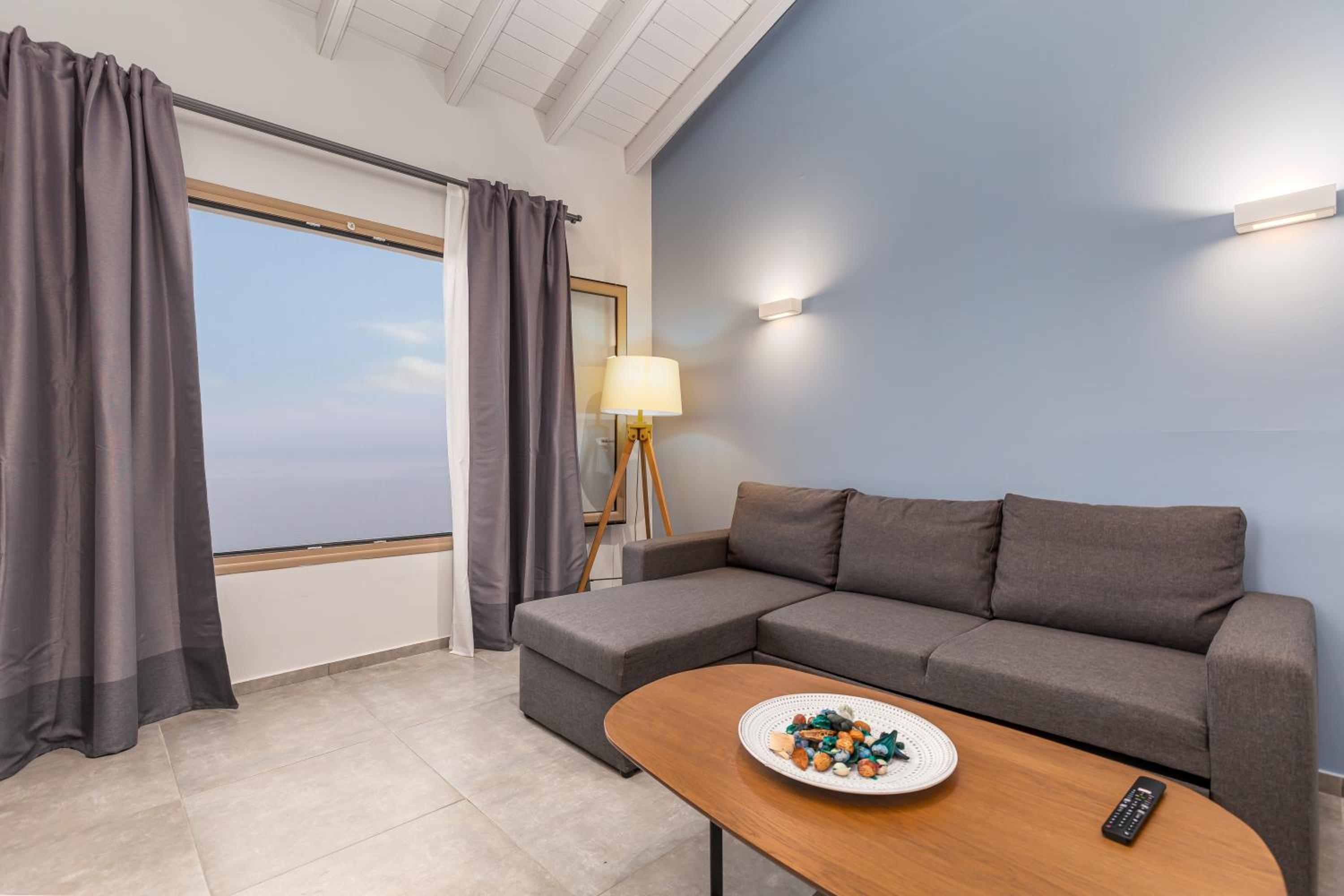 Suite with Sea View - Photo 2