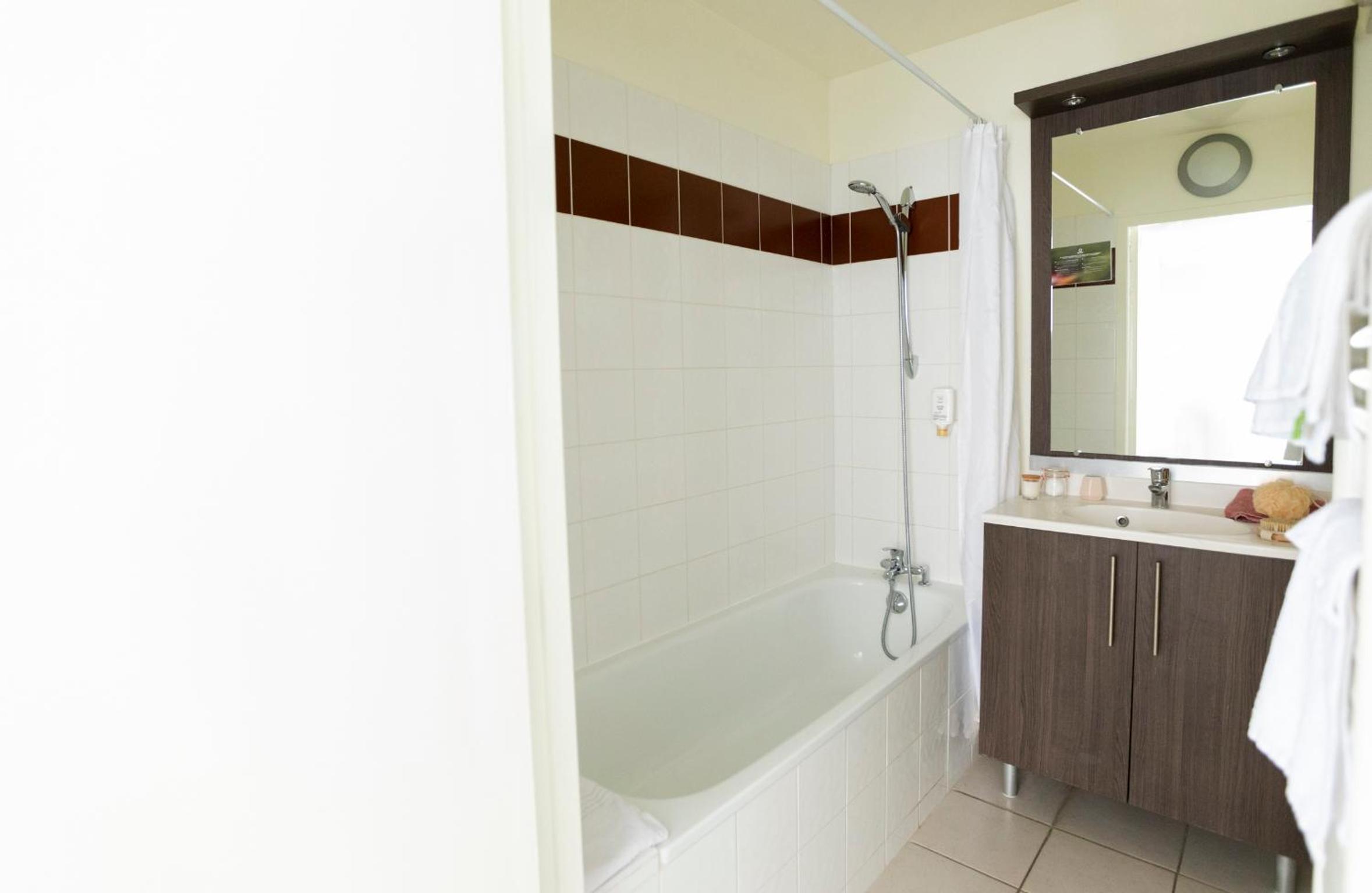 One-Bedroom Apartment - Photo 3