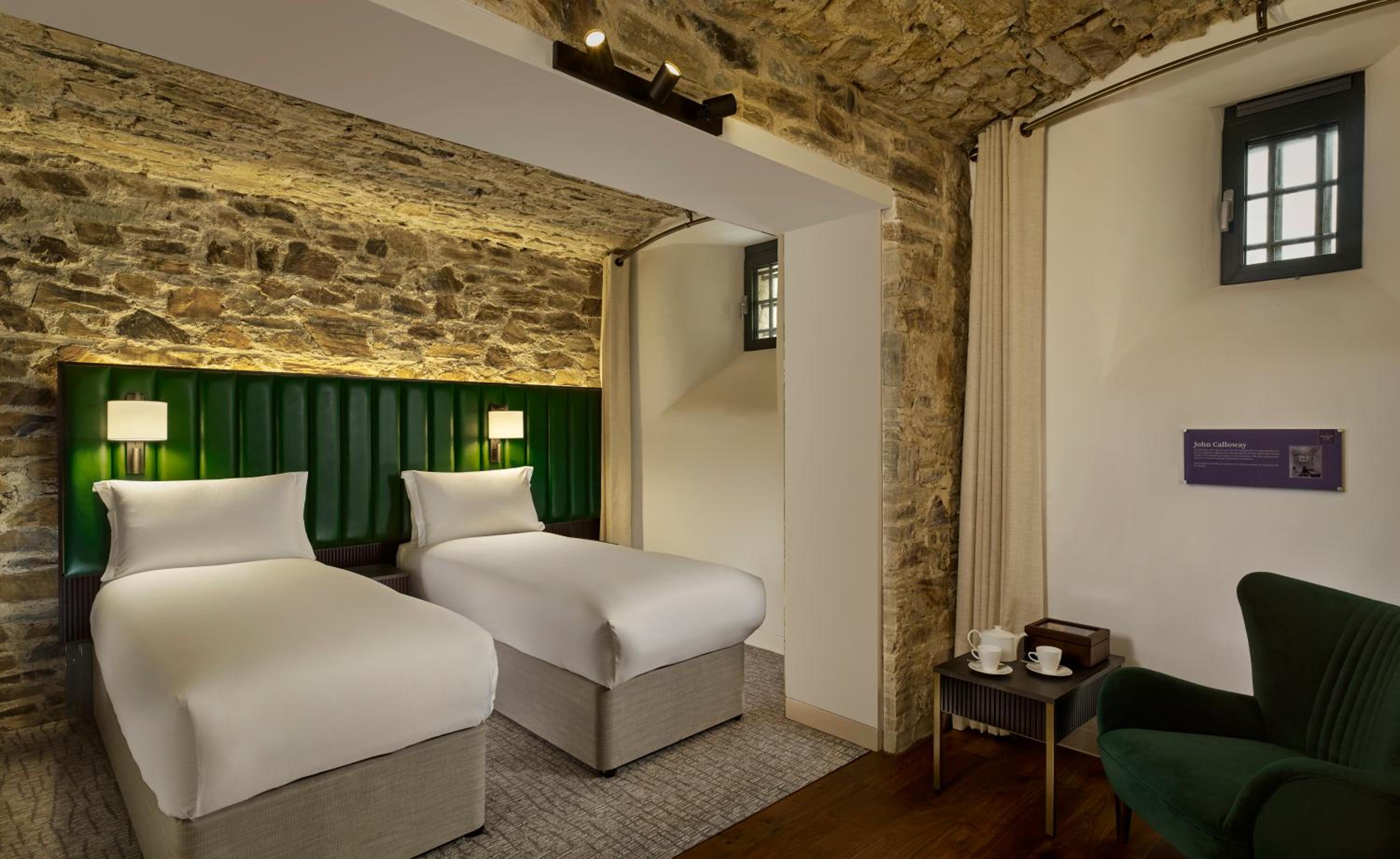 Twin Room with Private Bathroom - Photo 1