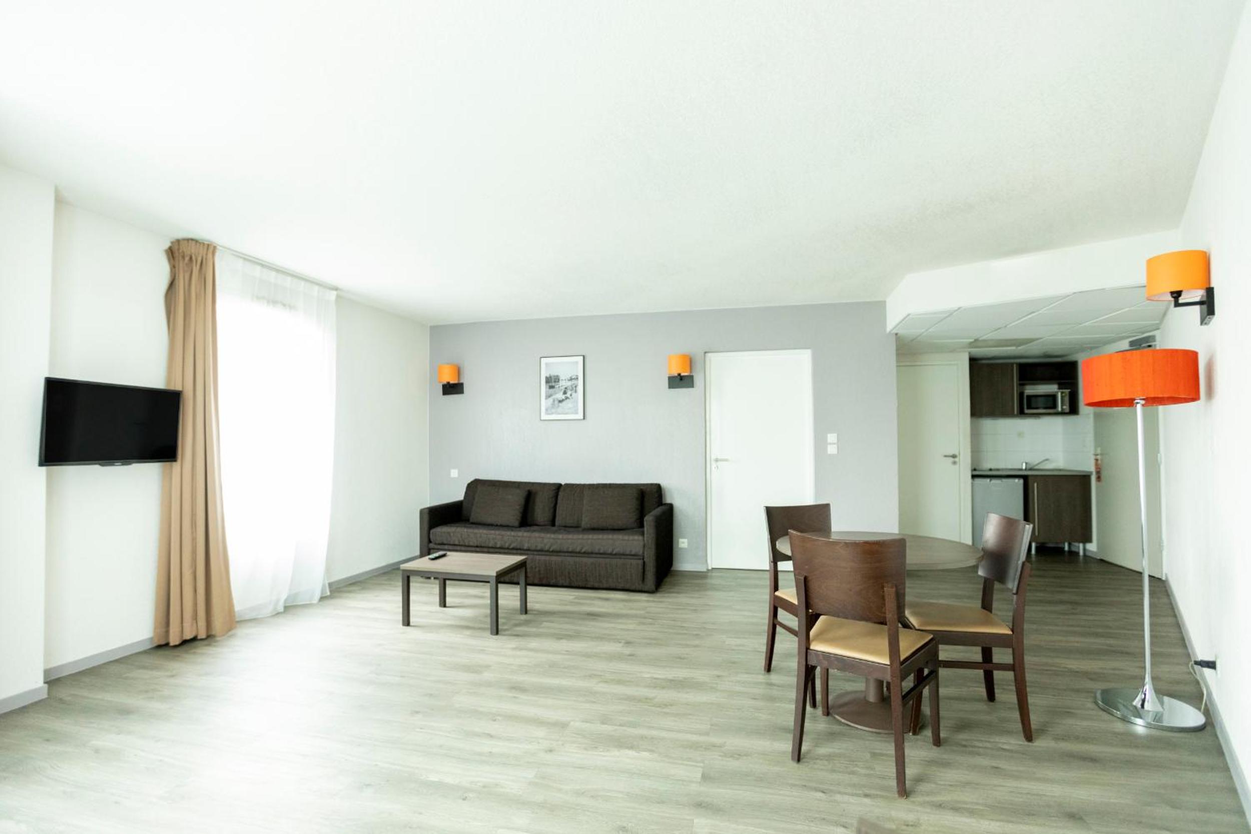 One-Bedroom Apartment - Photo 10