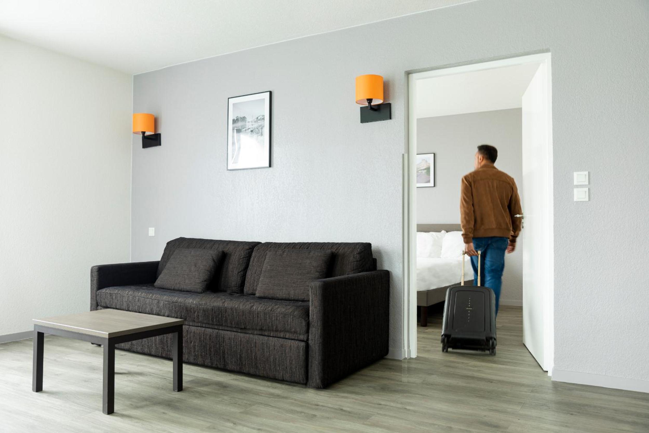 One-Bedroom Apartment - Photo 6