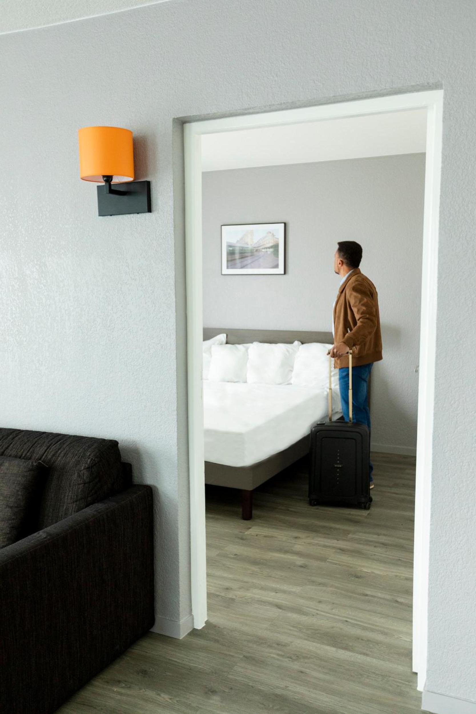 One-Bedroom Apartment - Photo 5