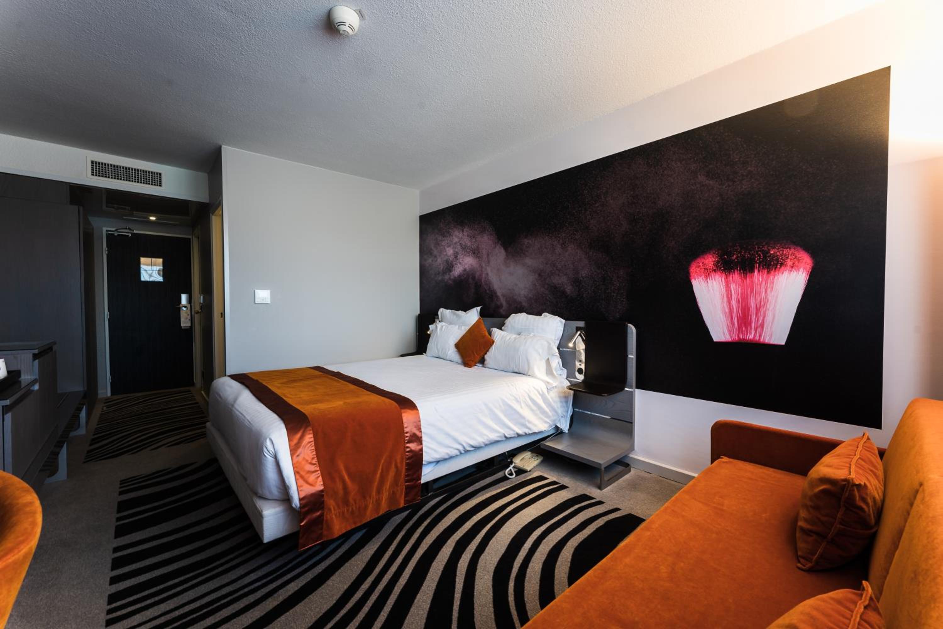 Classic Double Room with Sofa Bed - Photo 9