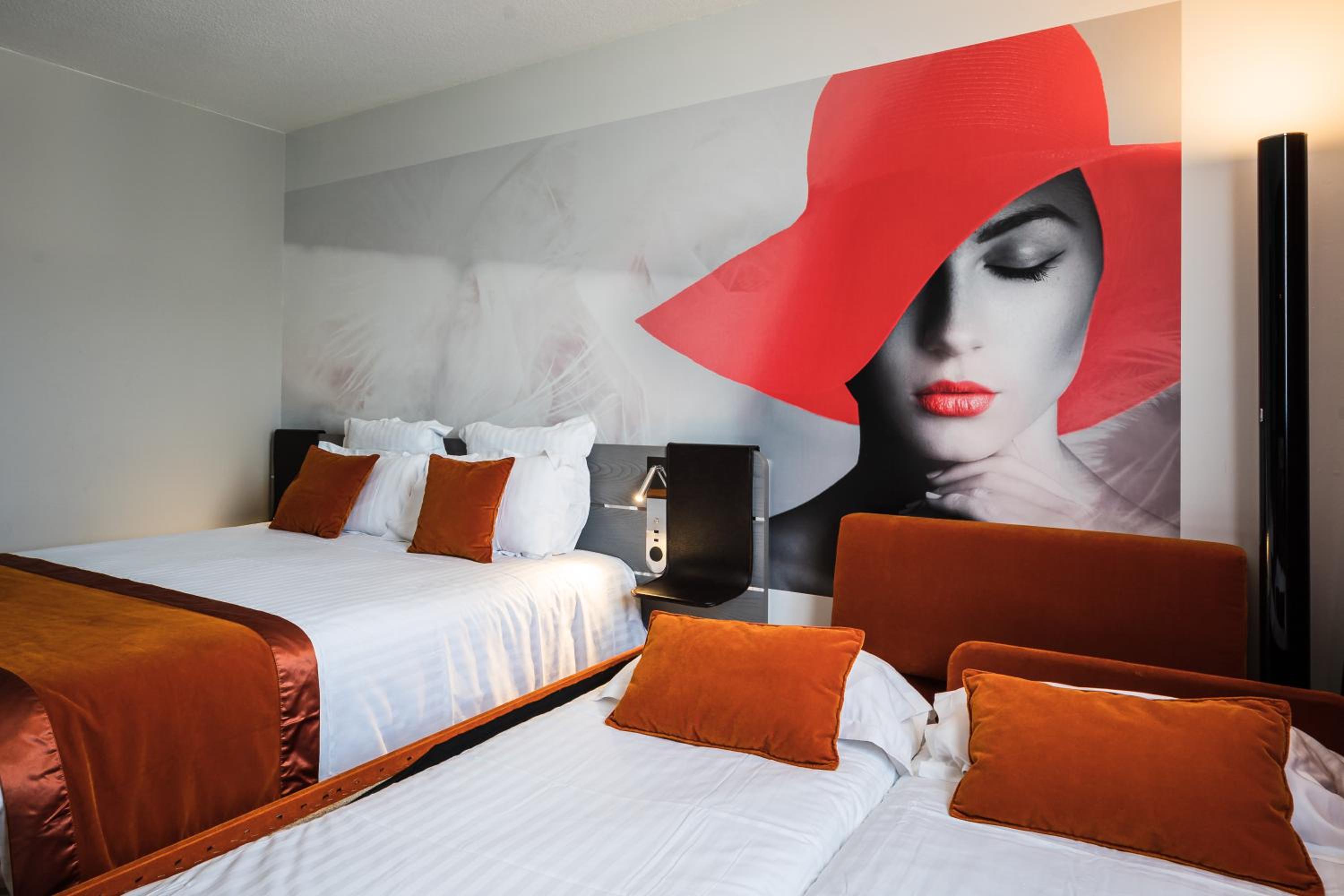 Classic Double Room with Sofa Bed - Photo 6