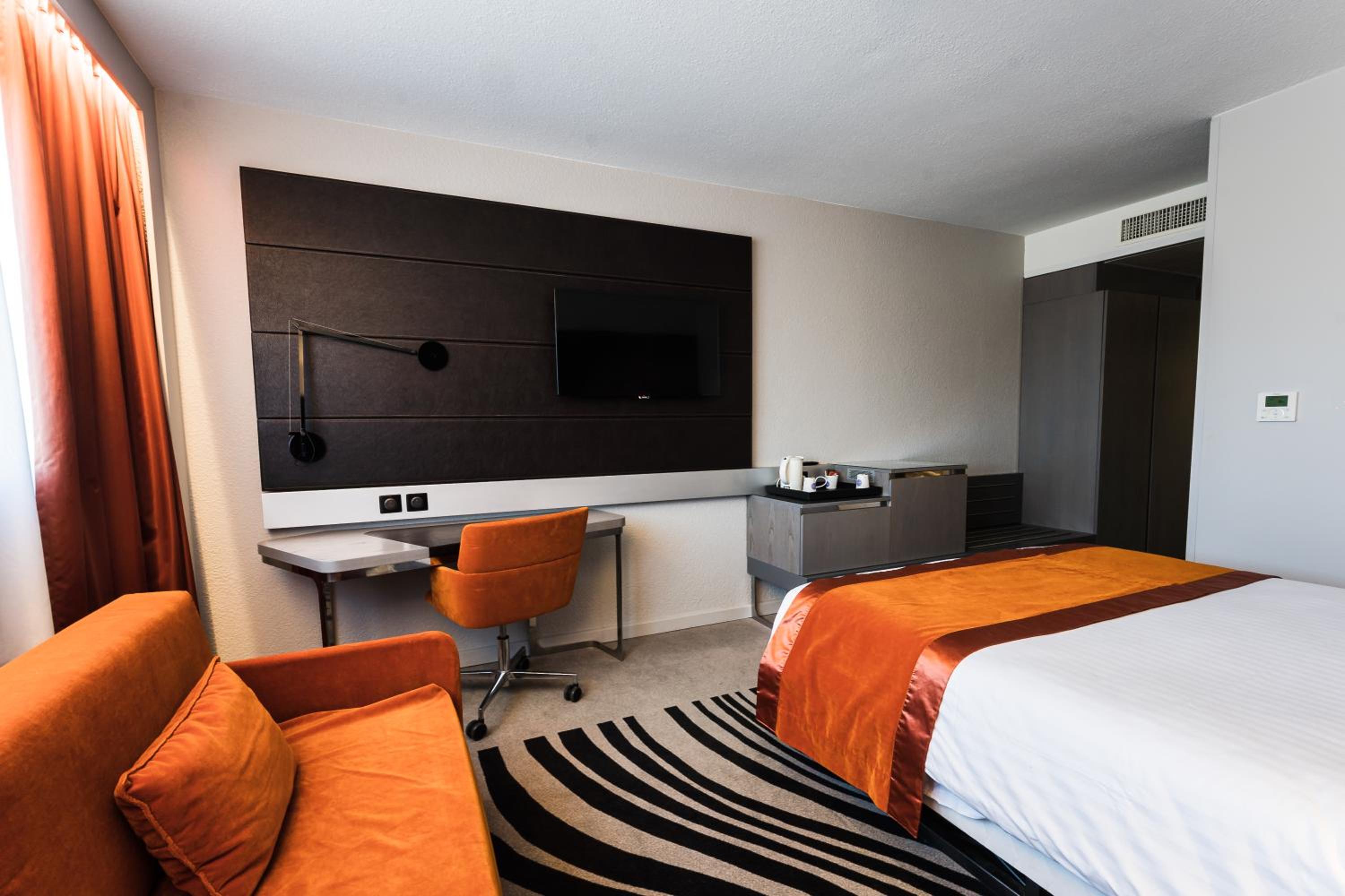 Classic Double Room with Sofa Bed - Photo 8