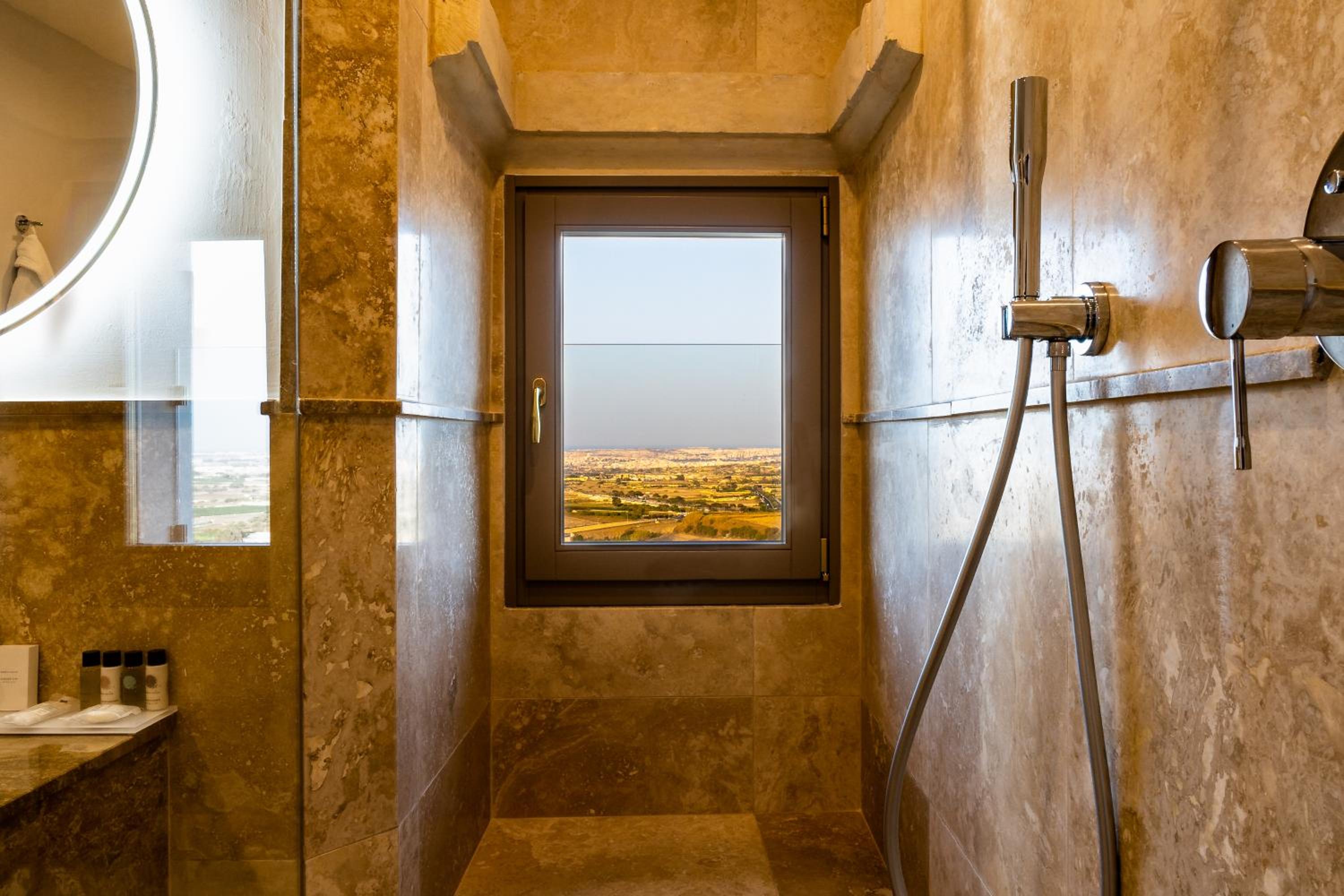 Deluxe Room with Panoramic View - Photo 6