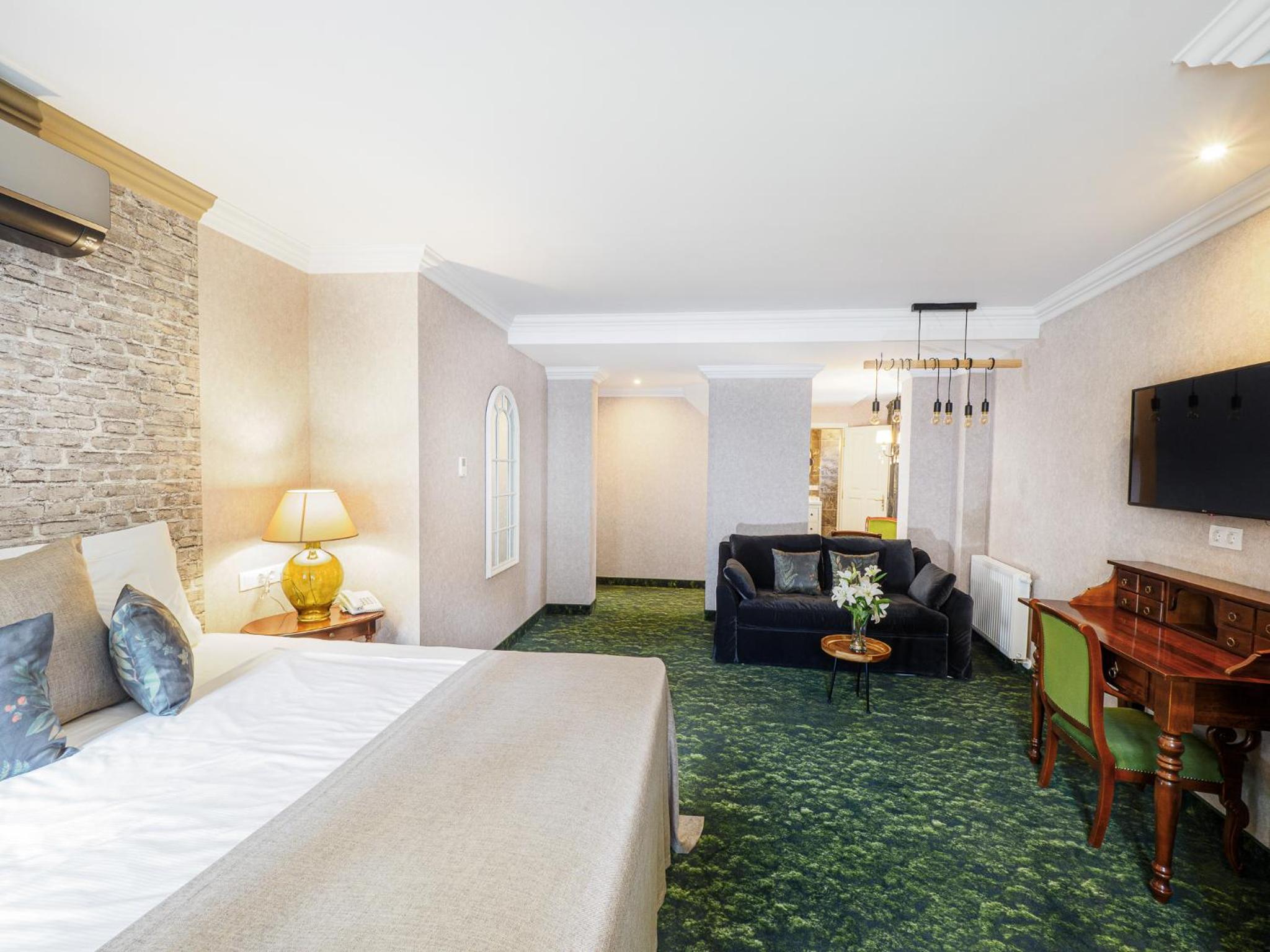 Superior Queen Room