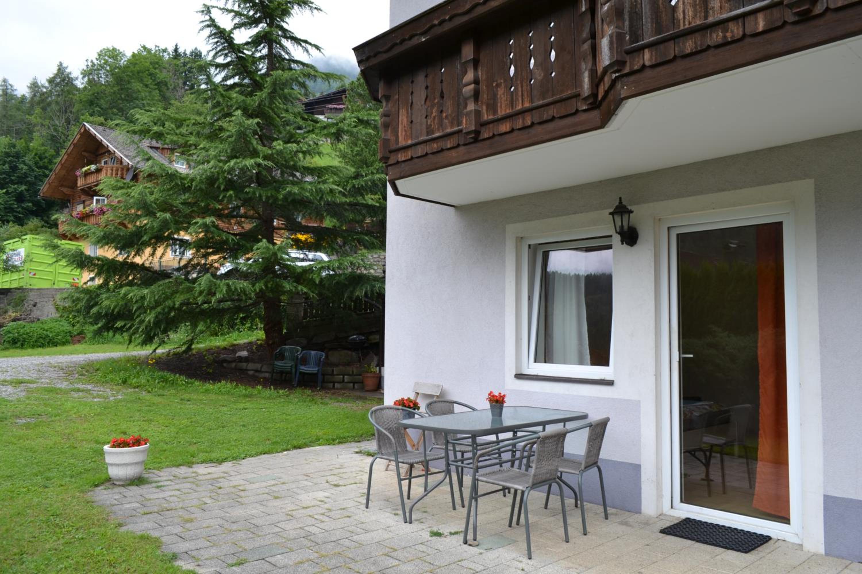 Apartment with Terrace - Photo 9