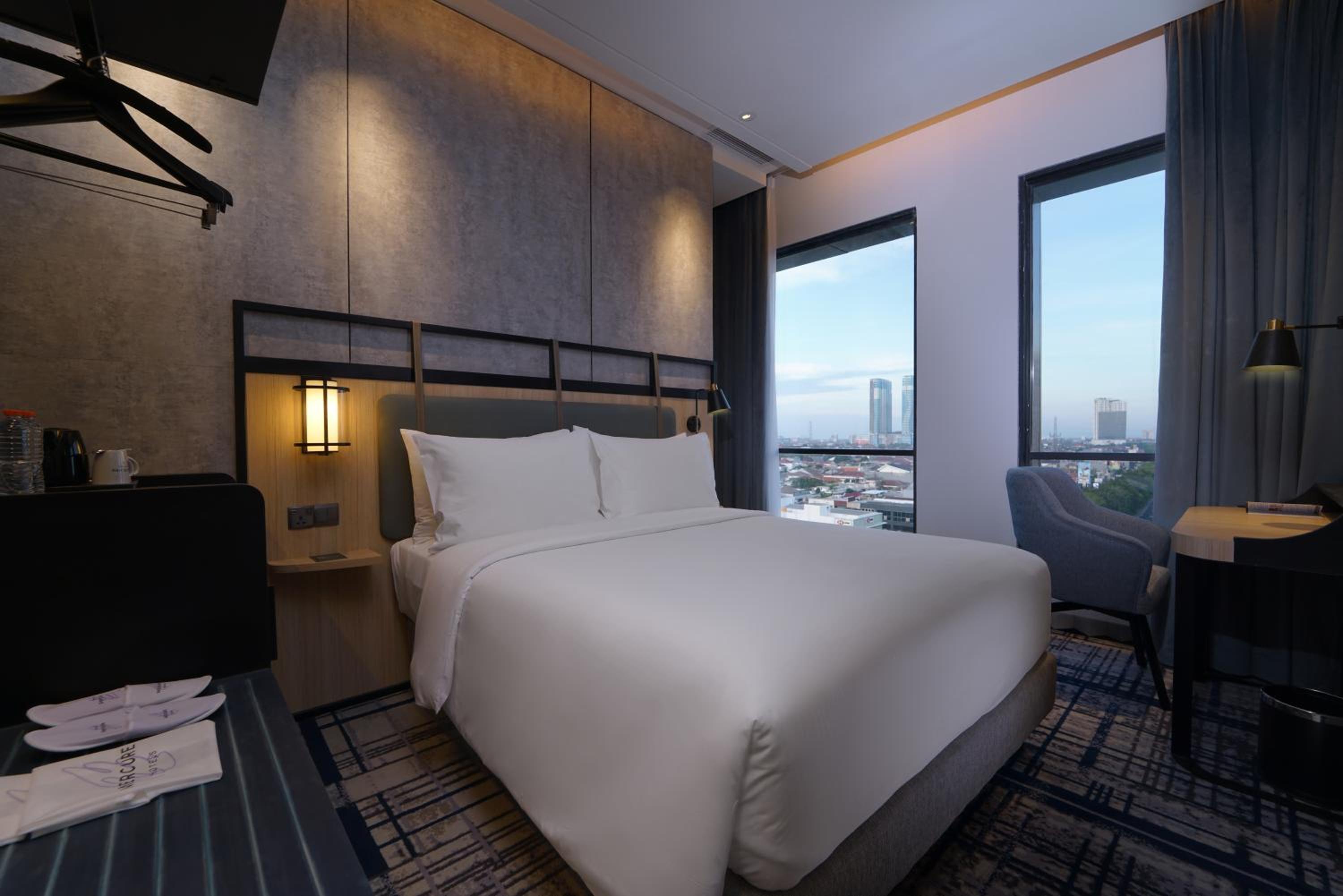 Superior Queen Room - City side