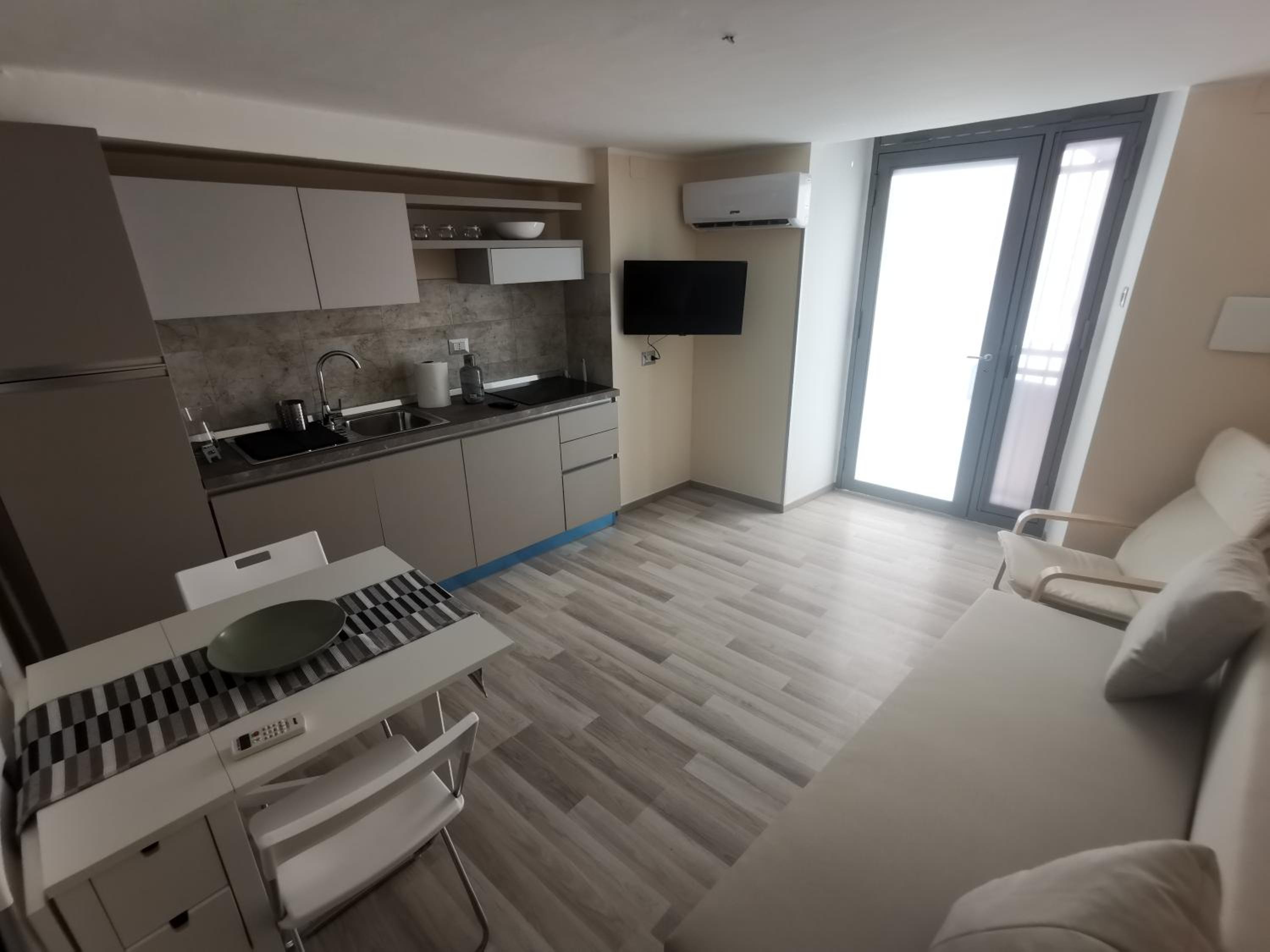 One-Bedroom House - Photo 24