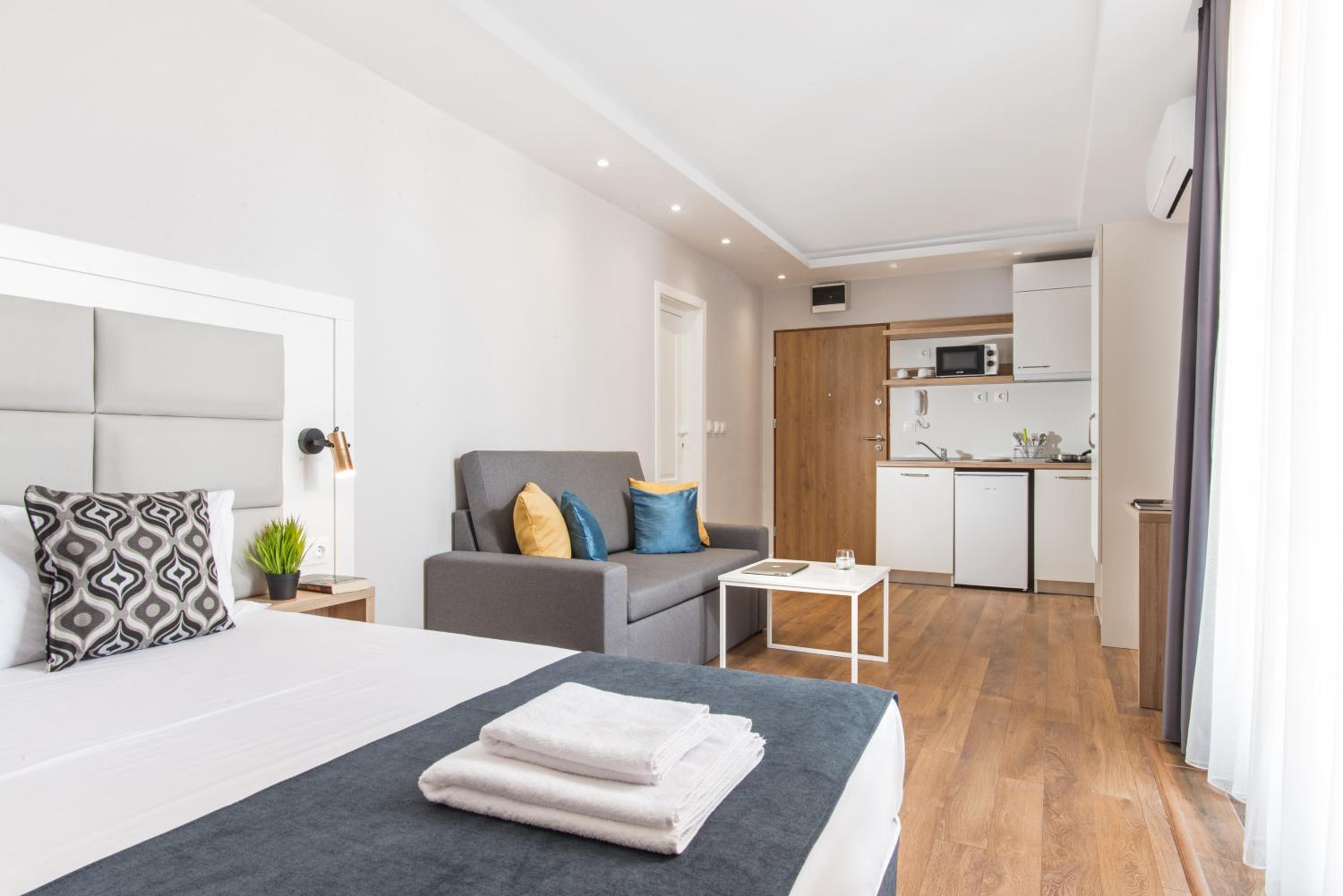 Superior Studio - Ground Floor with Side Sea View photo 3