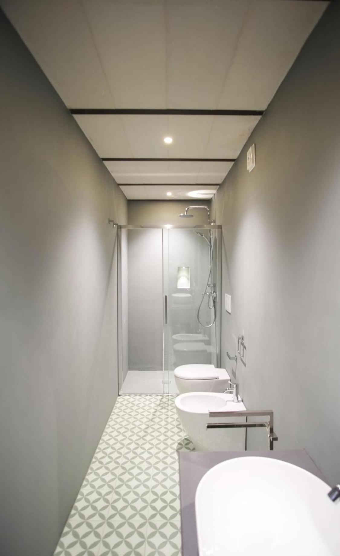 Standard Double Room - Photo 12