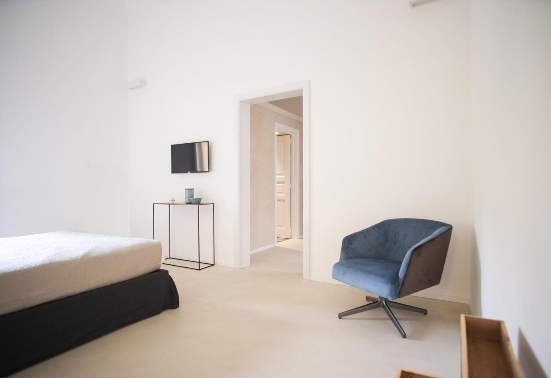Deluxe King Room - Photo 17