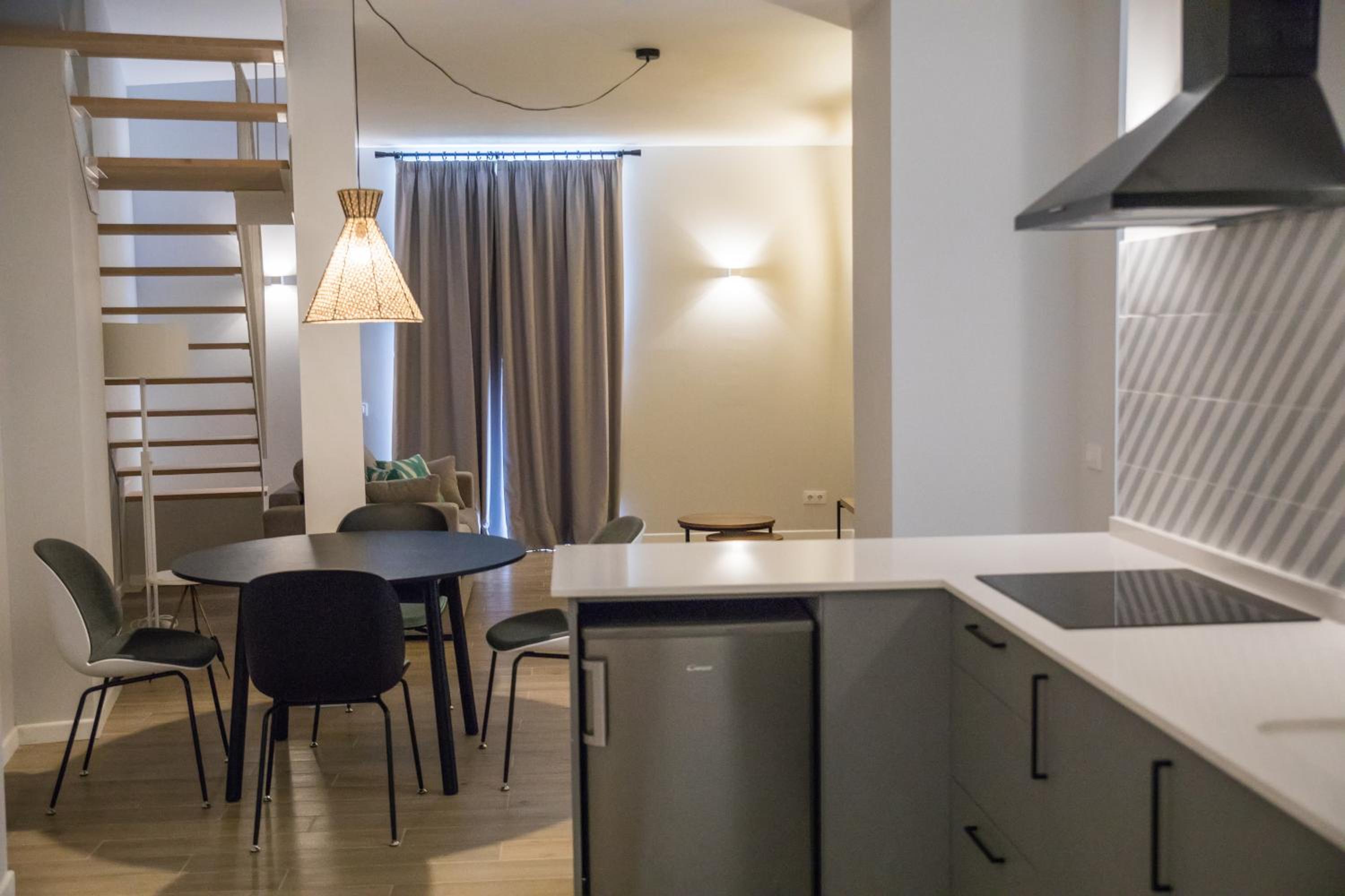 Three-Bedroom Apartment with Terrace - Photo 3