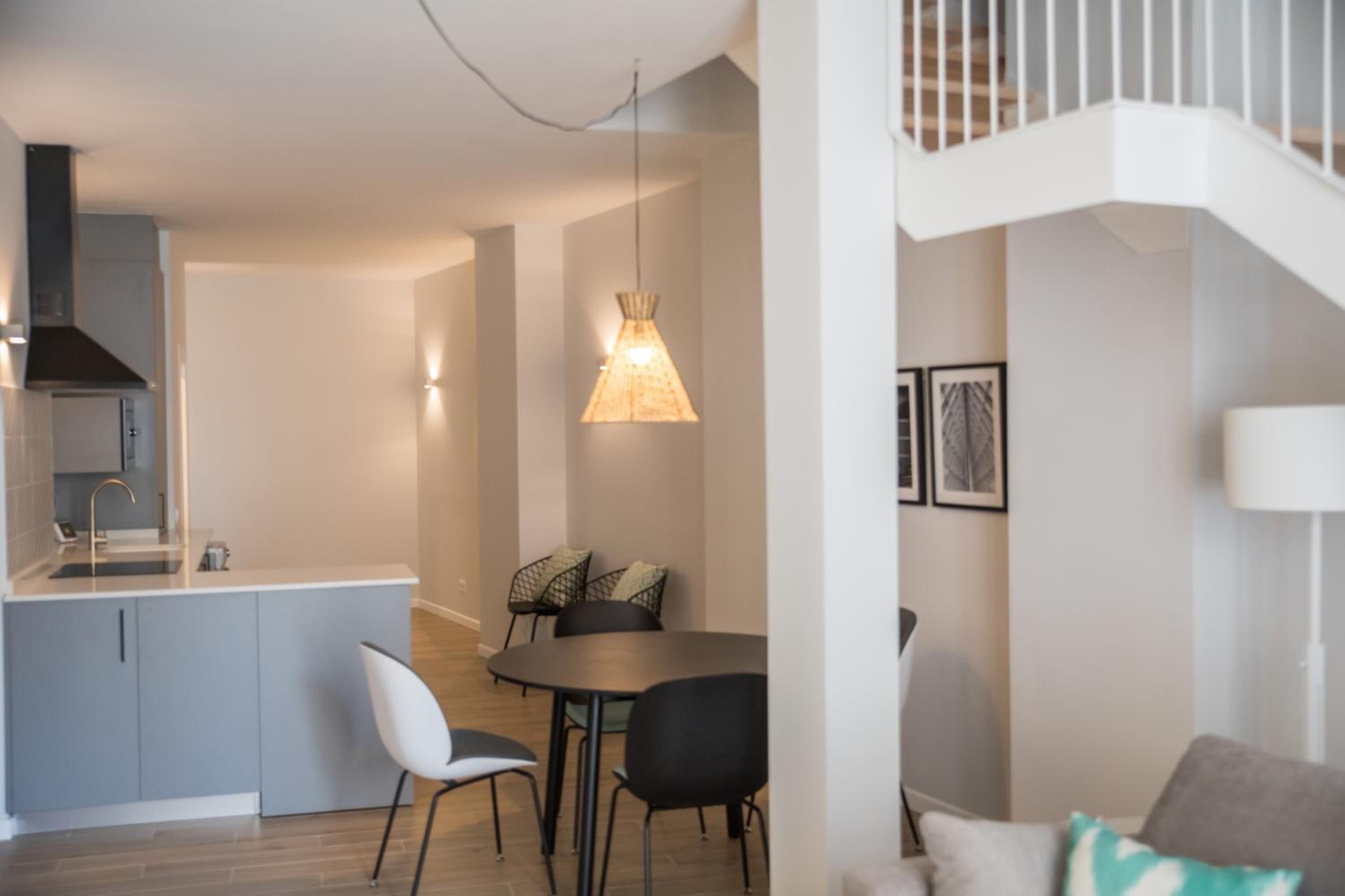 Three-Bedroom Apartment with Terrace - Photo 2