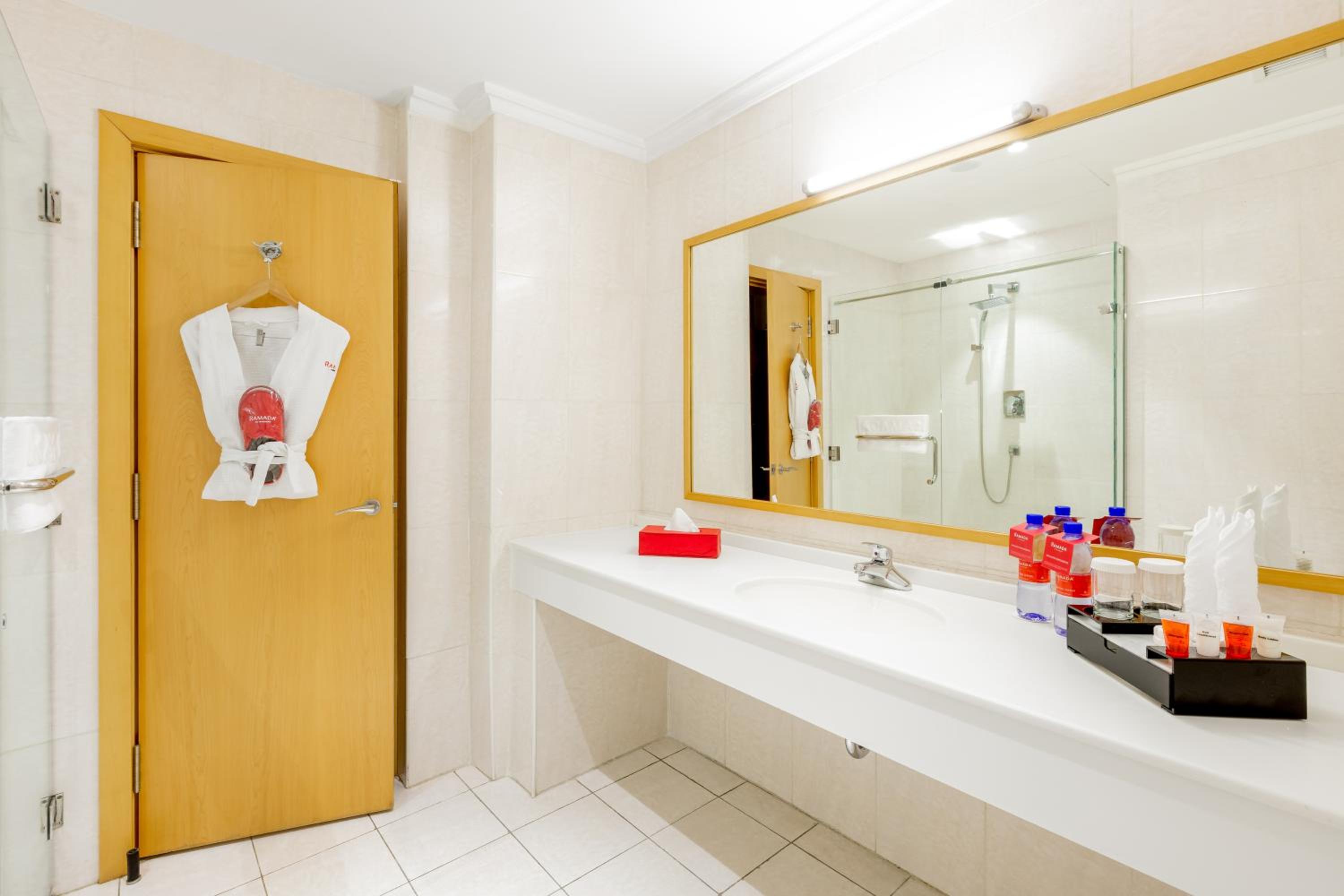 Business King Room photo 2