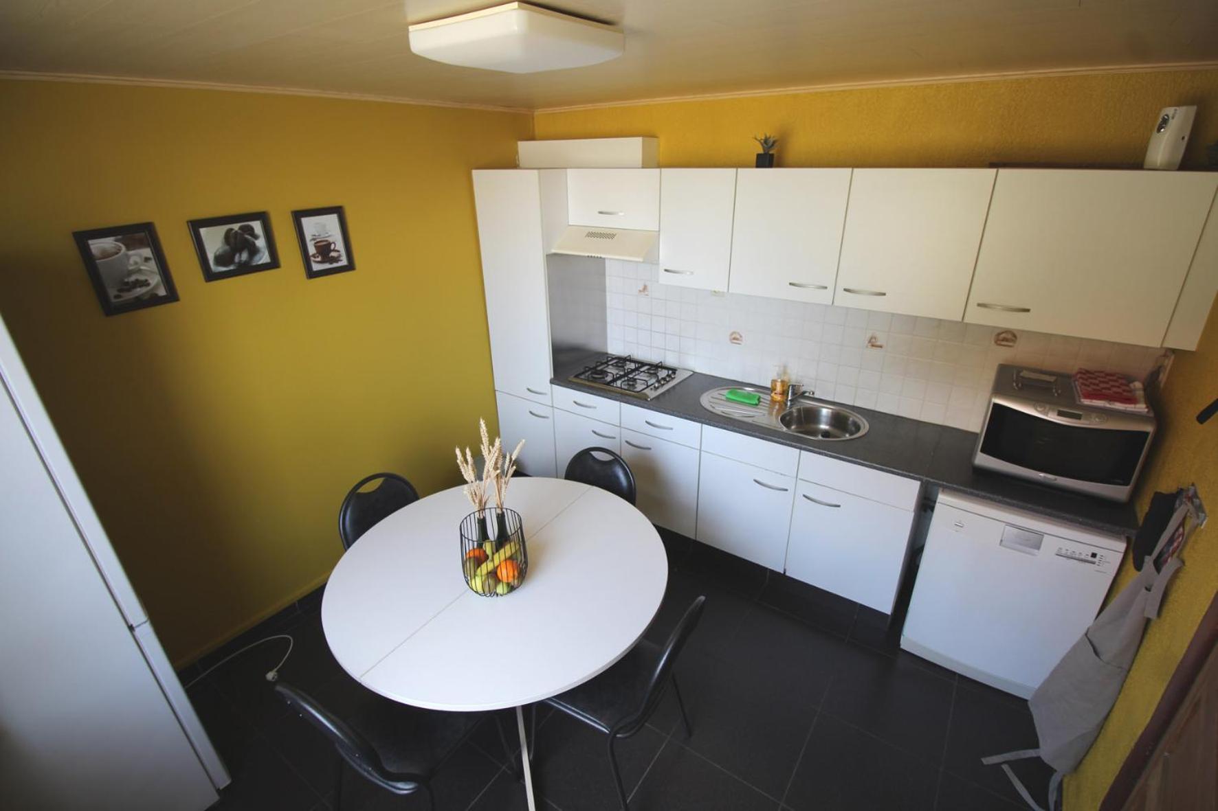 Four-Bedroom House photo 3