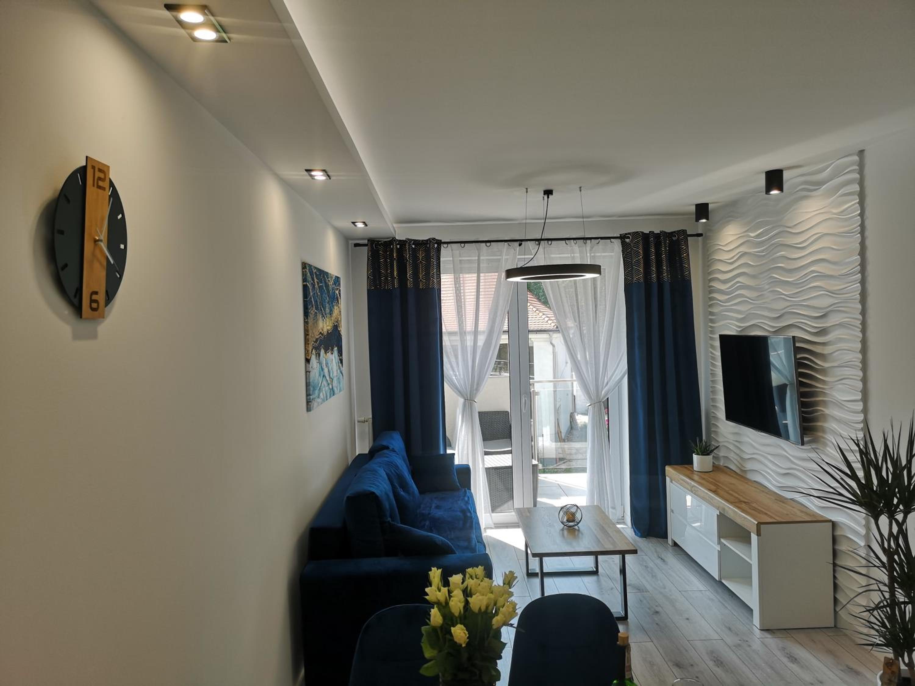 One-Bedroom Apartment - Photo 16