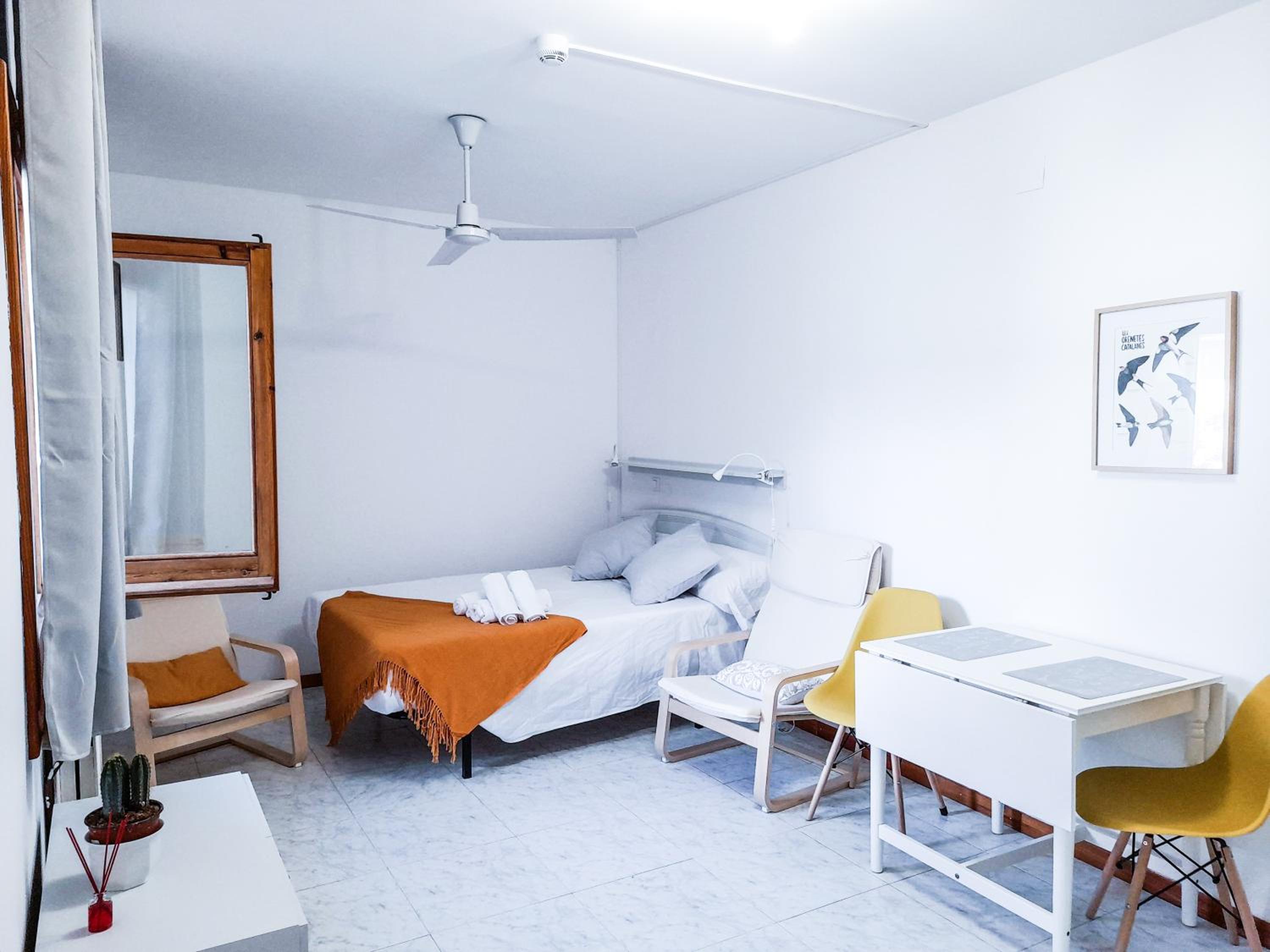 Estudio con vista al jardín