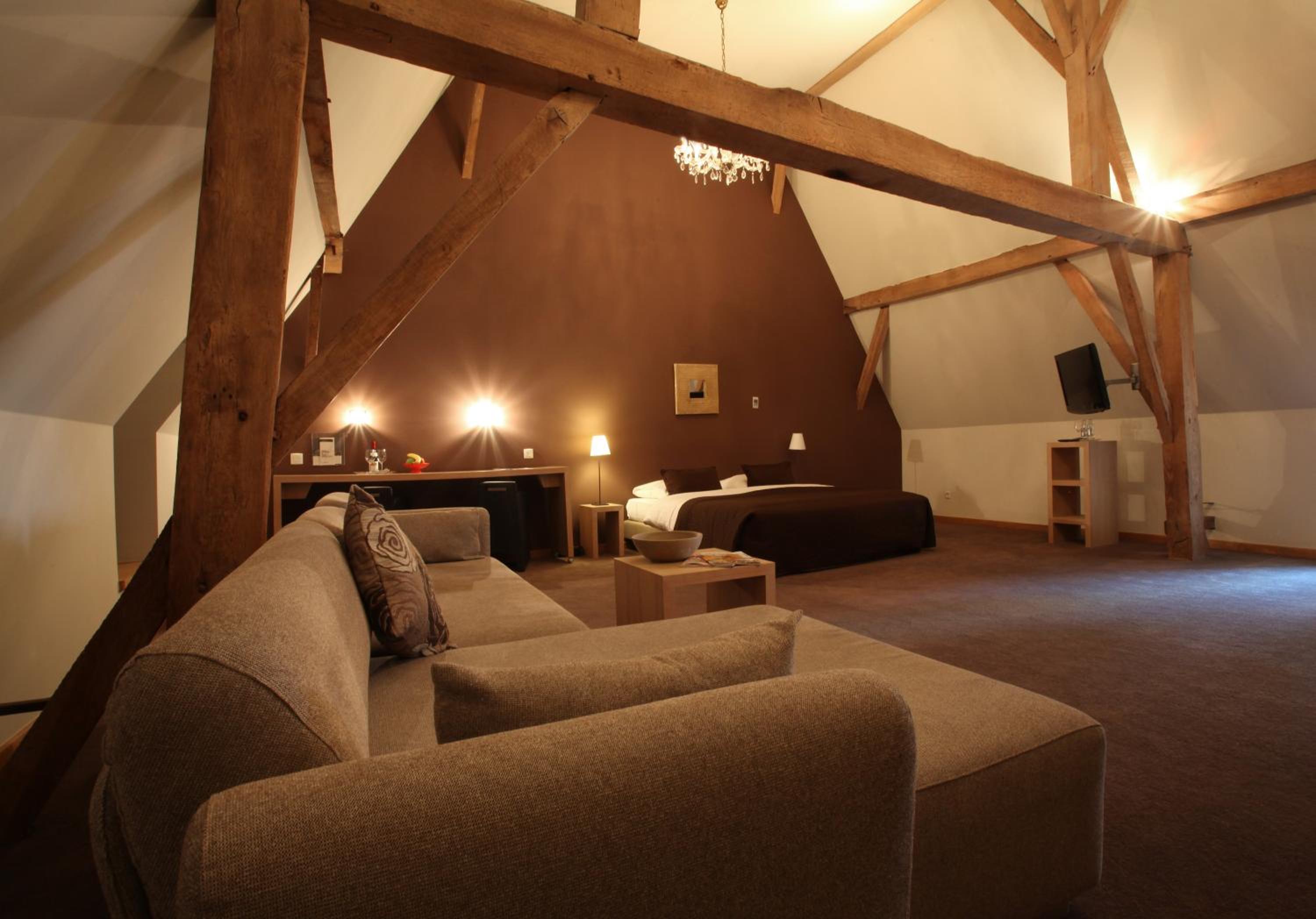 Suite - Photo 1