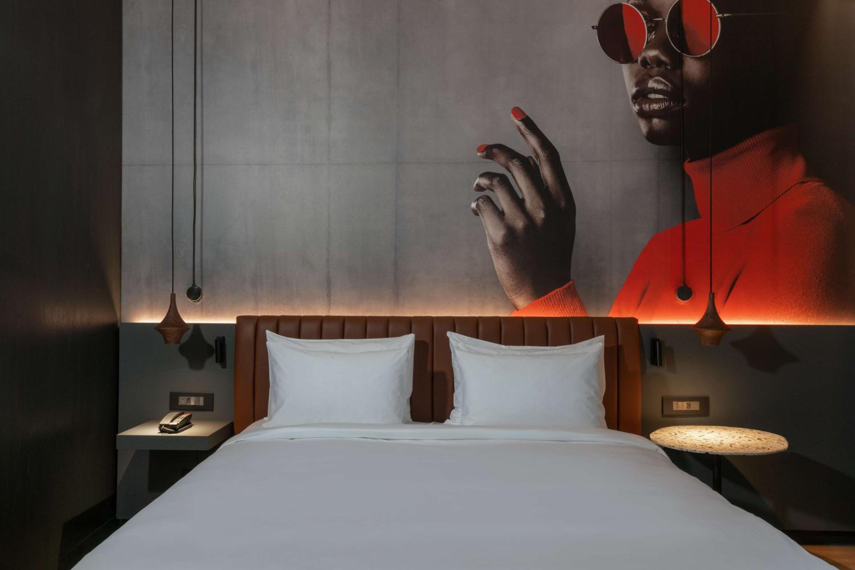 Junior Suite with Lounge Access - Photo 1