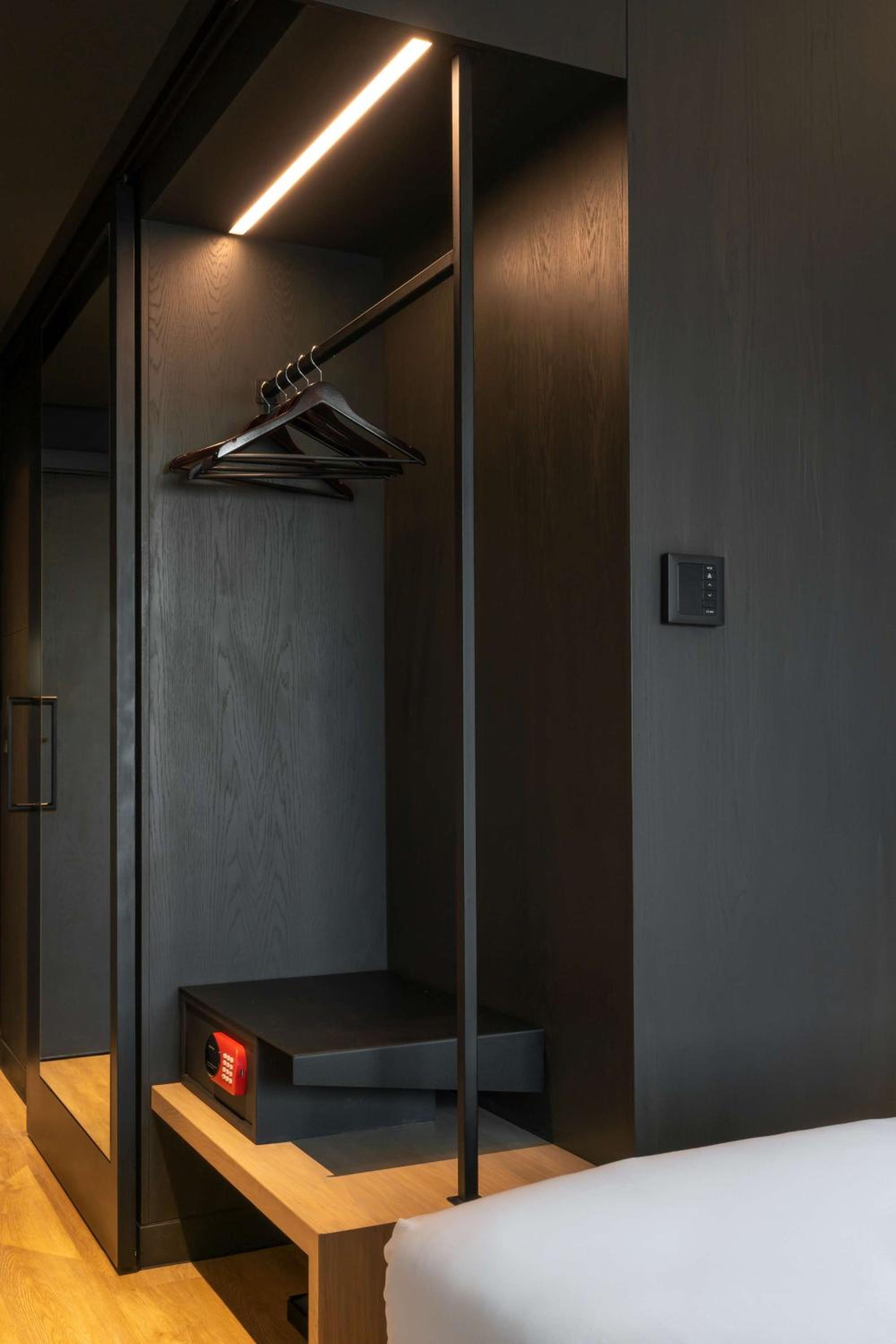 Executive Room with Lounge Access - Photo 7