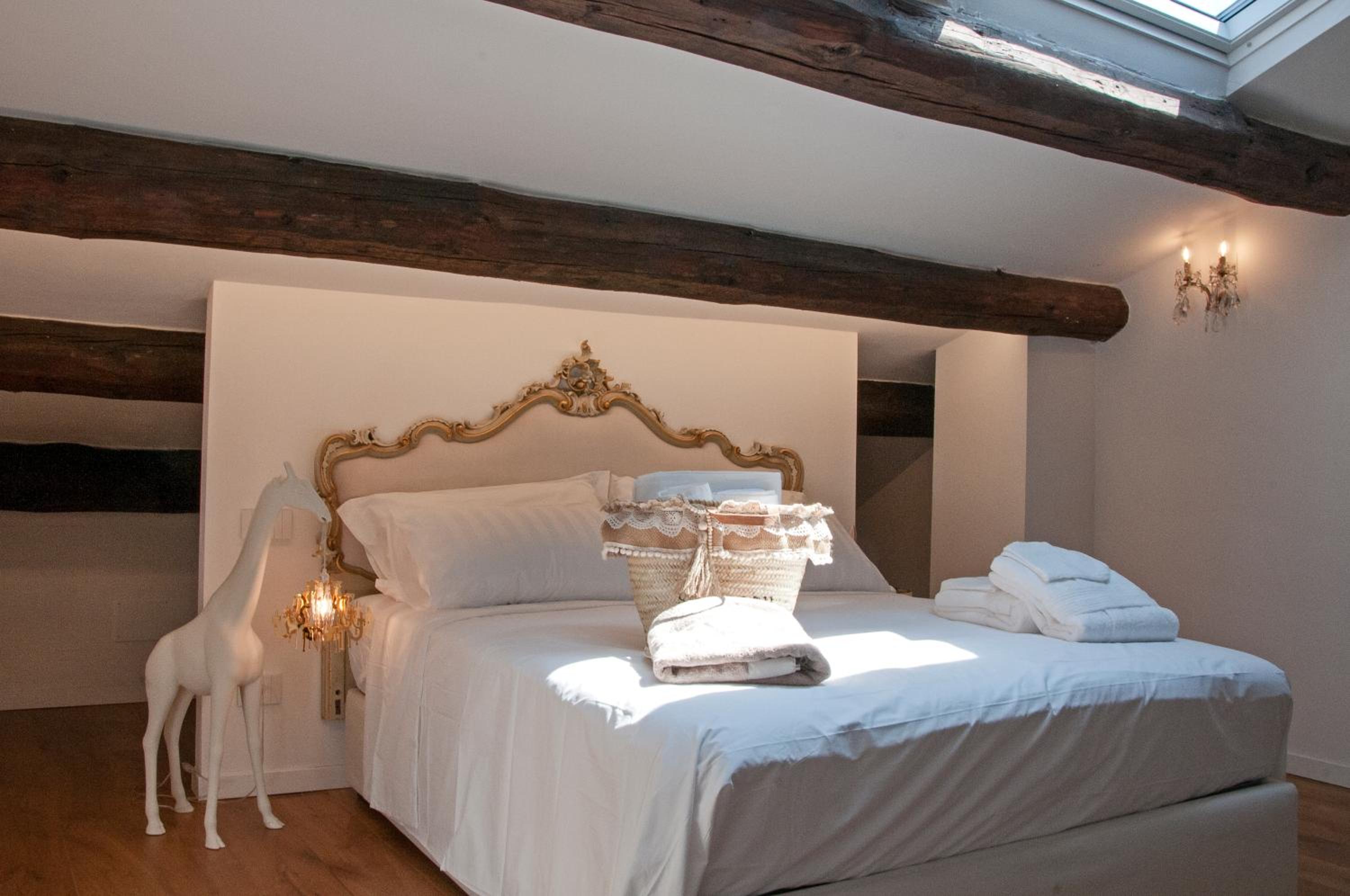 Superior King Room photo 2