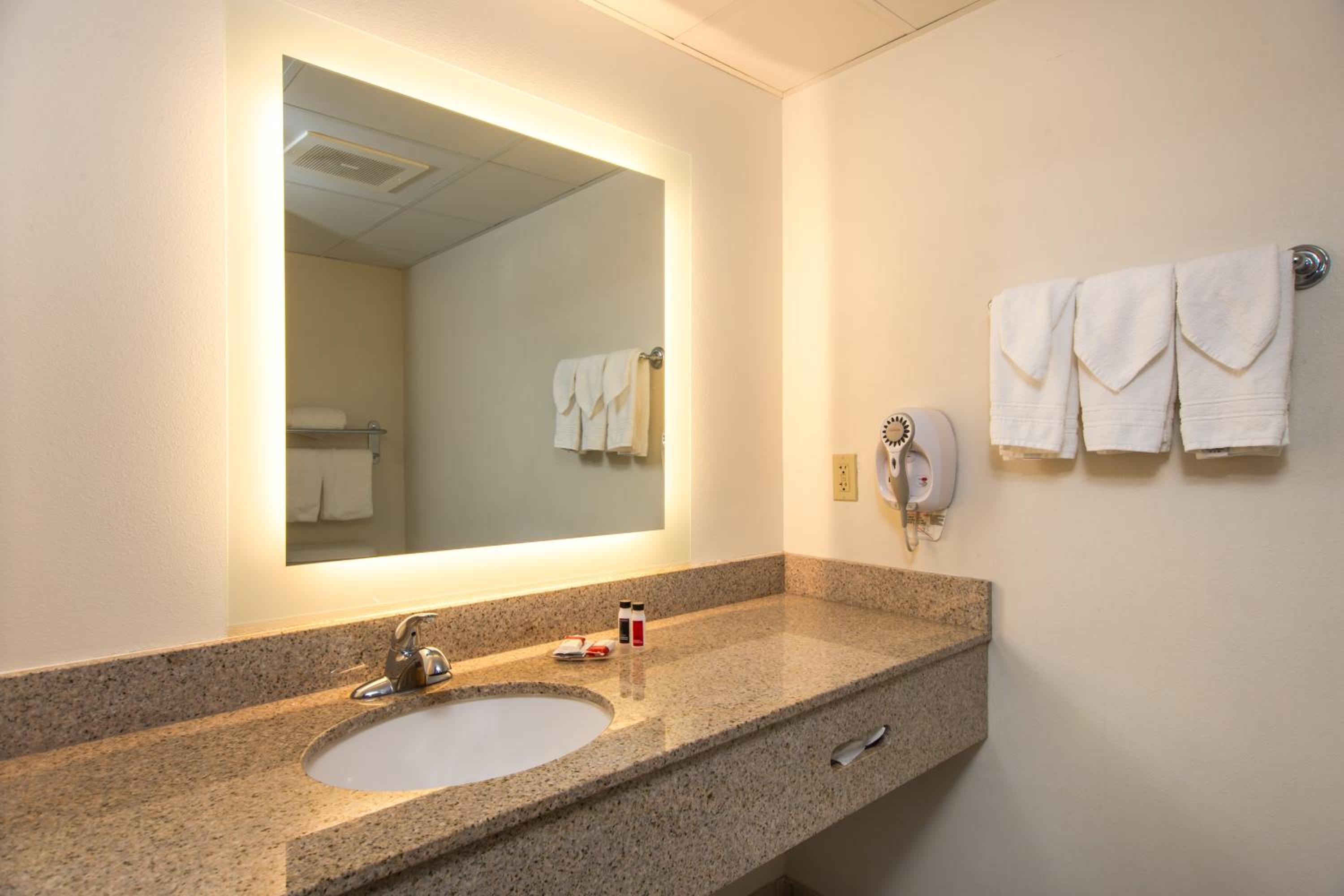 Deluxe King Room - Non-Smoking - Photo 6