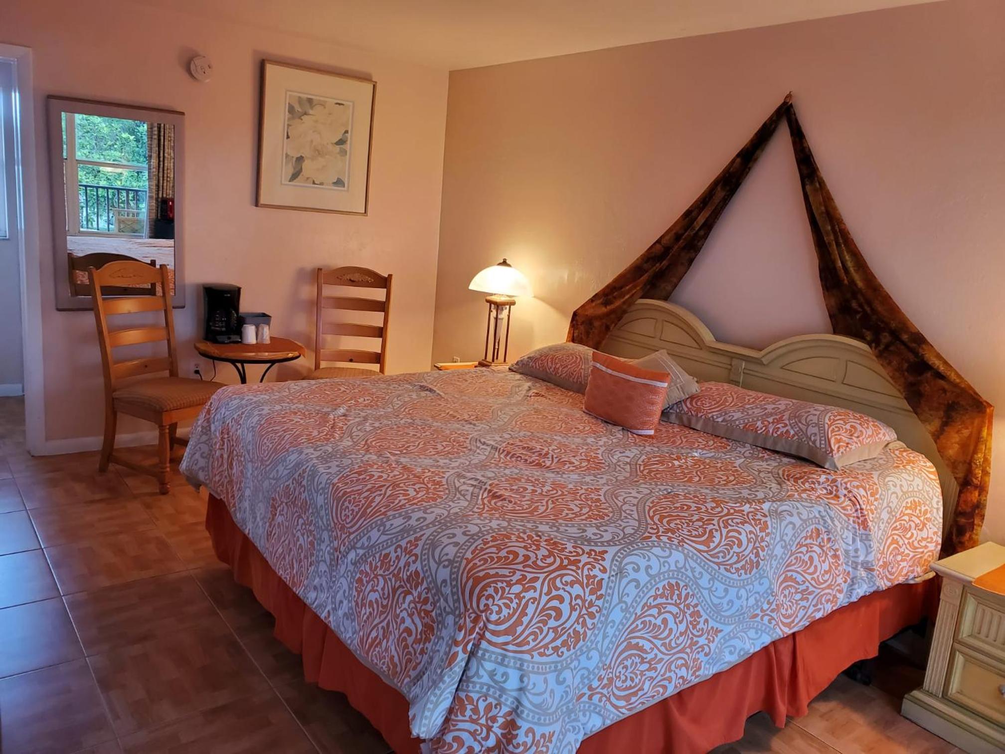 Superior Room -  One Bed - Photo 6