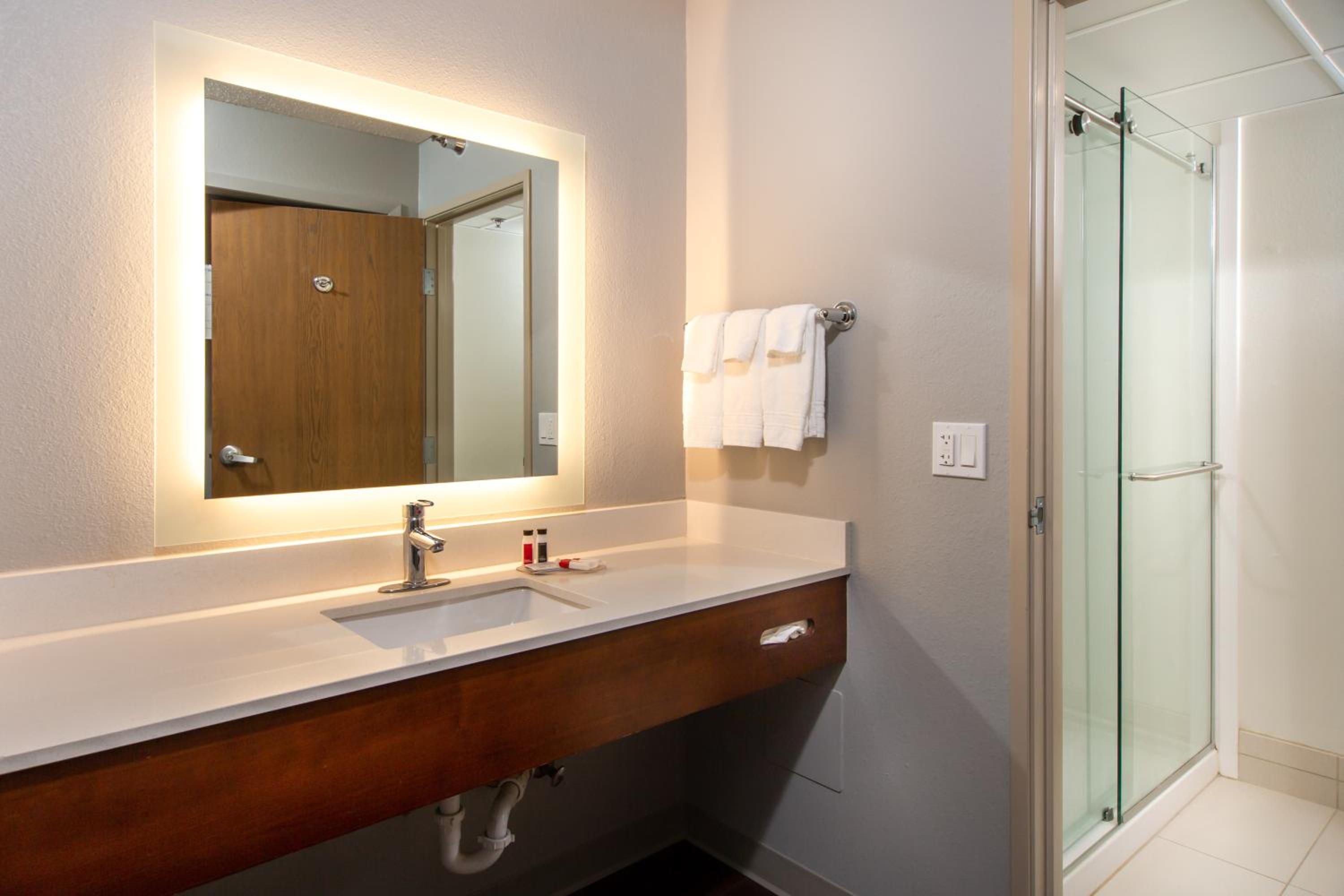 Executive Suite with two Queen Beds - Non-Smoking - Photo 4