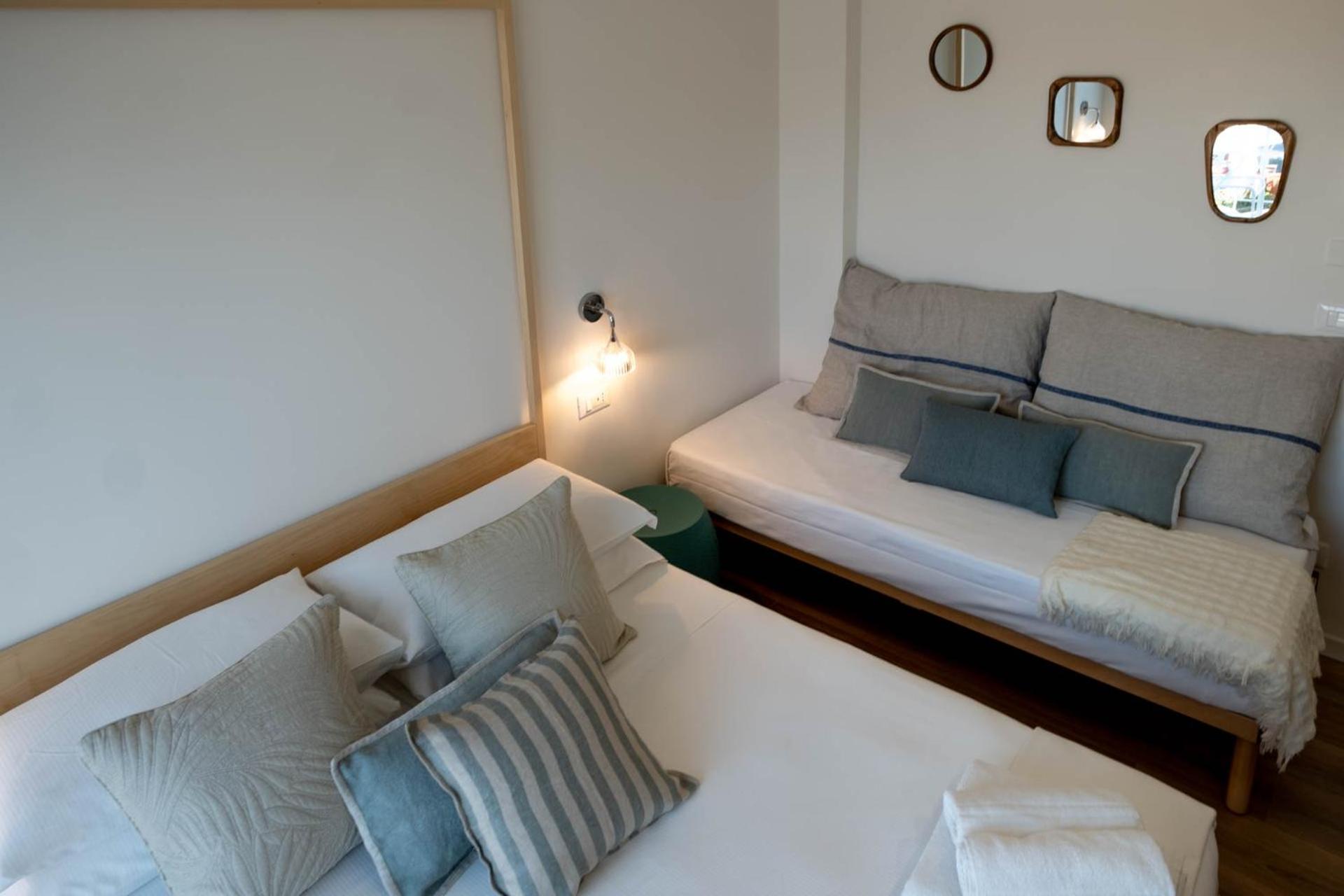 Deluxe Double Room with Extra Bed - Photo 3