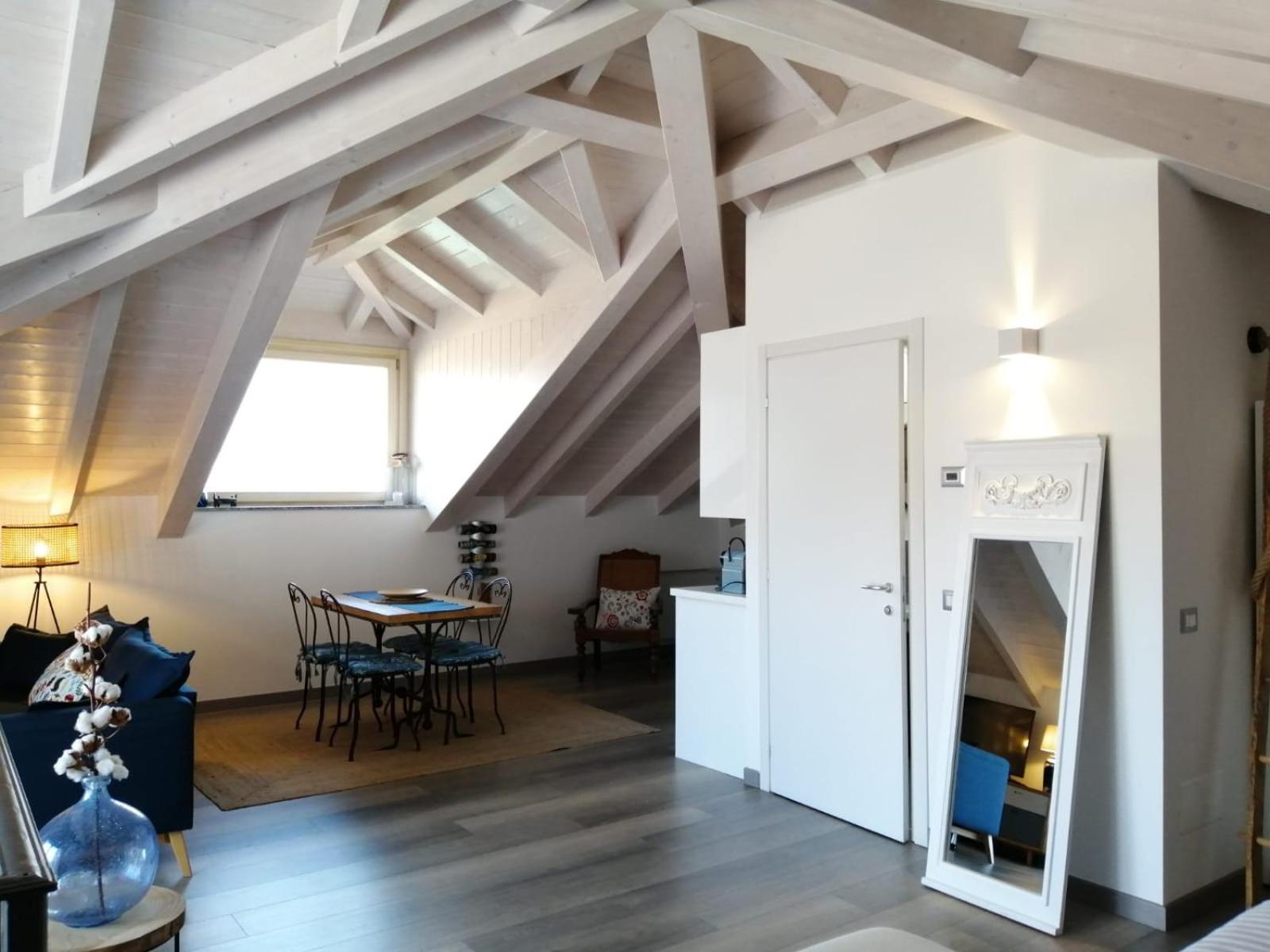 Apartment with Lake View - Photo 25