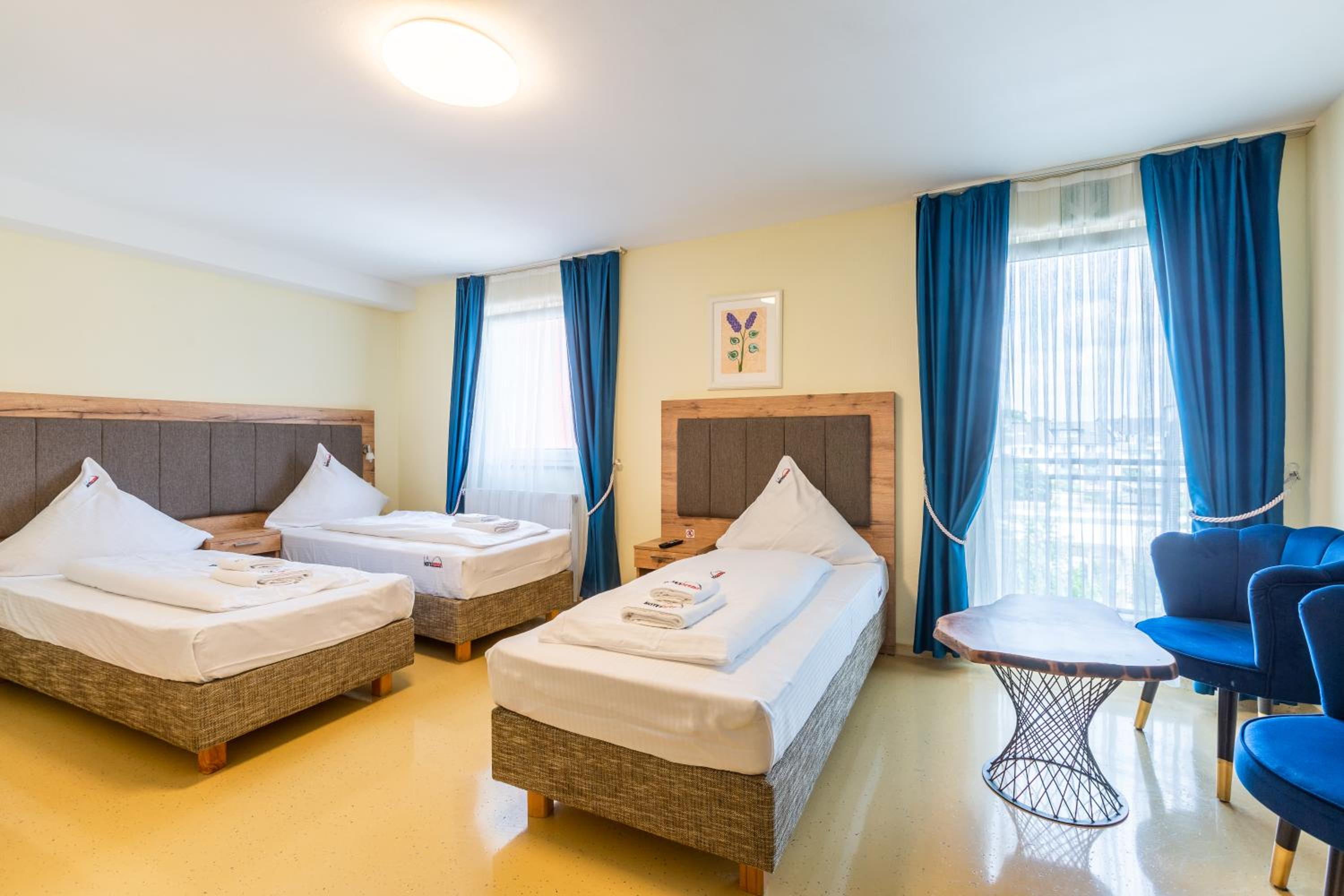 Standard Triple Room - Photo 8