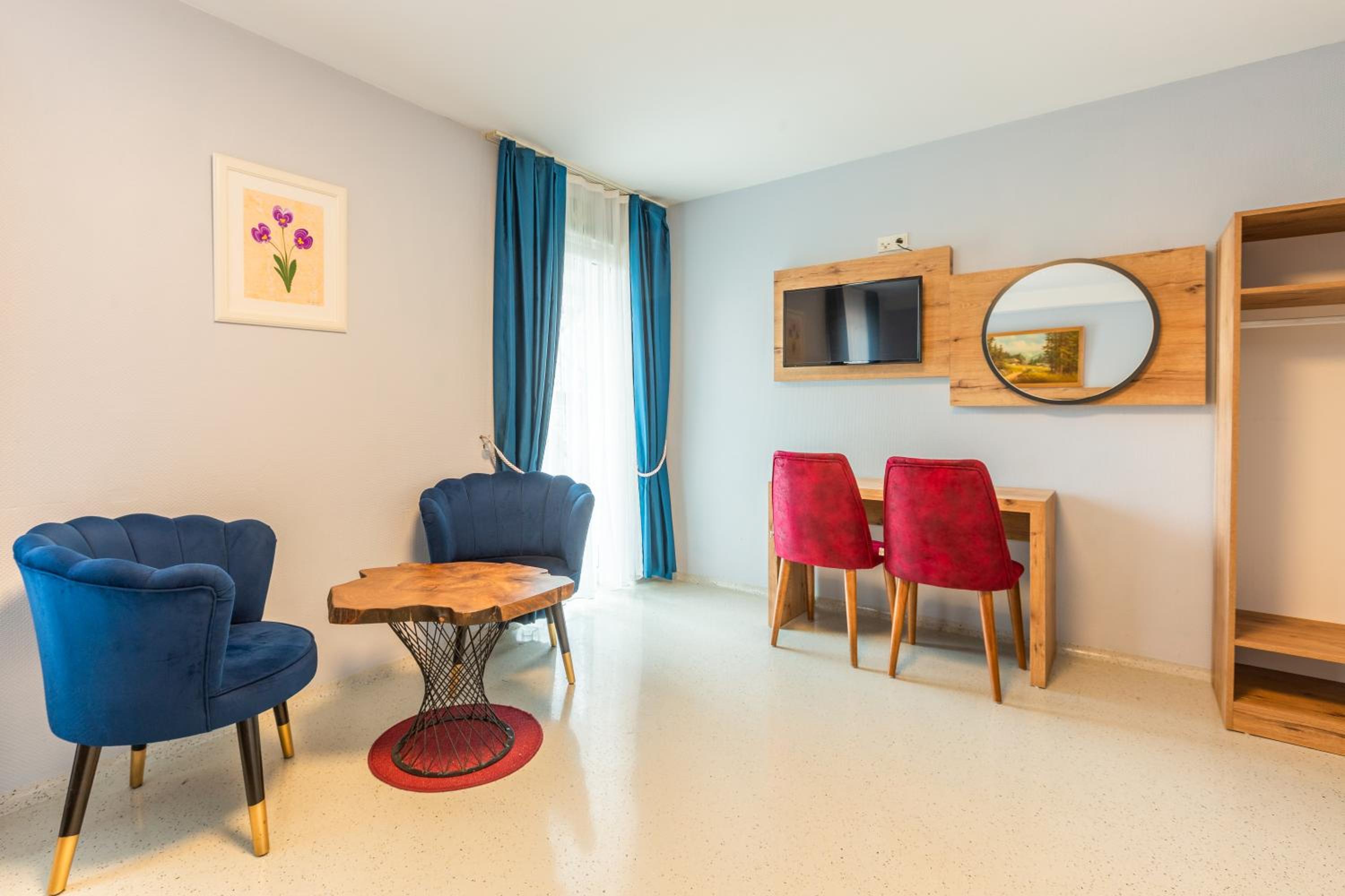 Standard Triple Room - Photo 1
