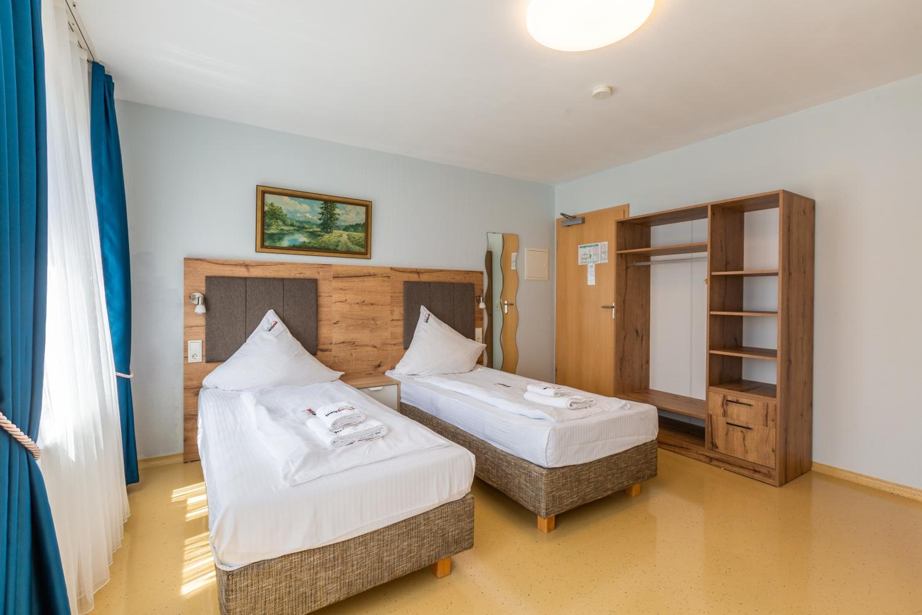 Twin Room - Photo 3