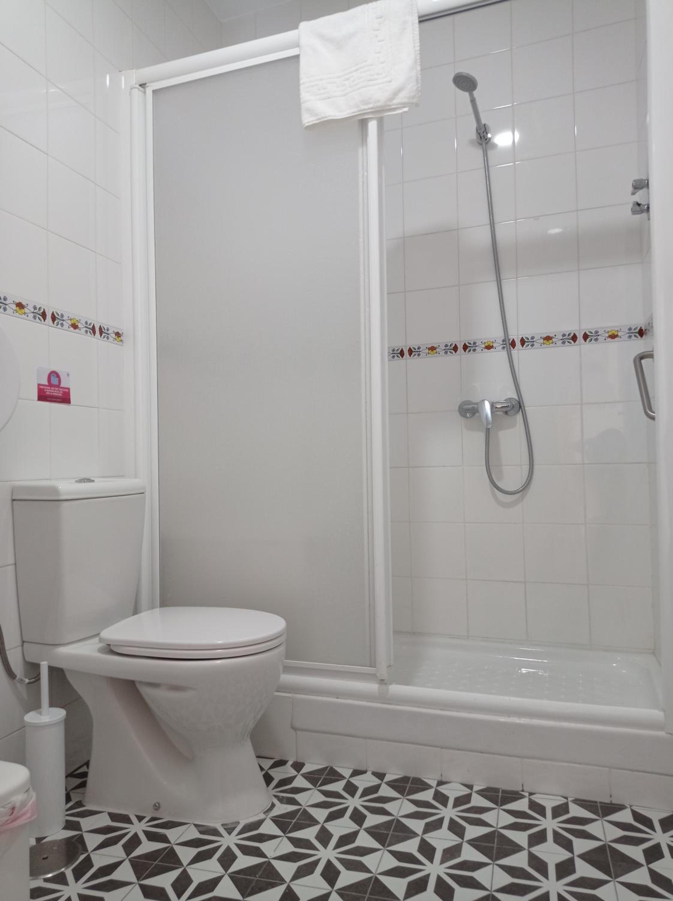 Deluxe Double or Twin Room with Balcony - Photo 17