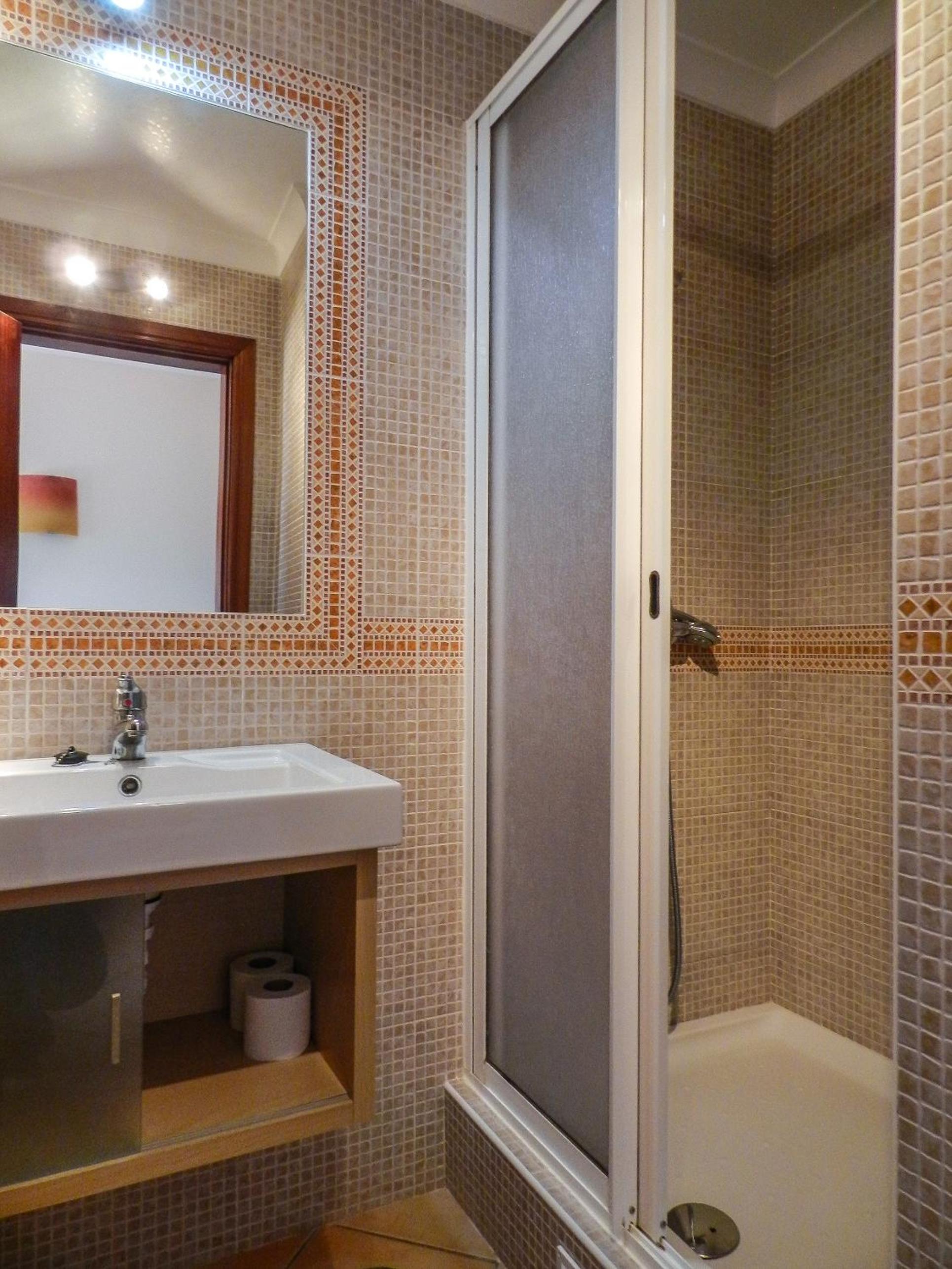 One-Bedroom Apartment - Photo 2