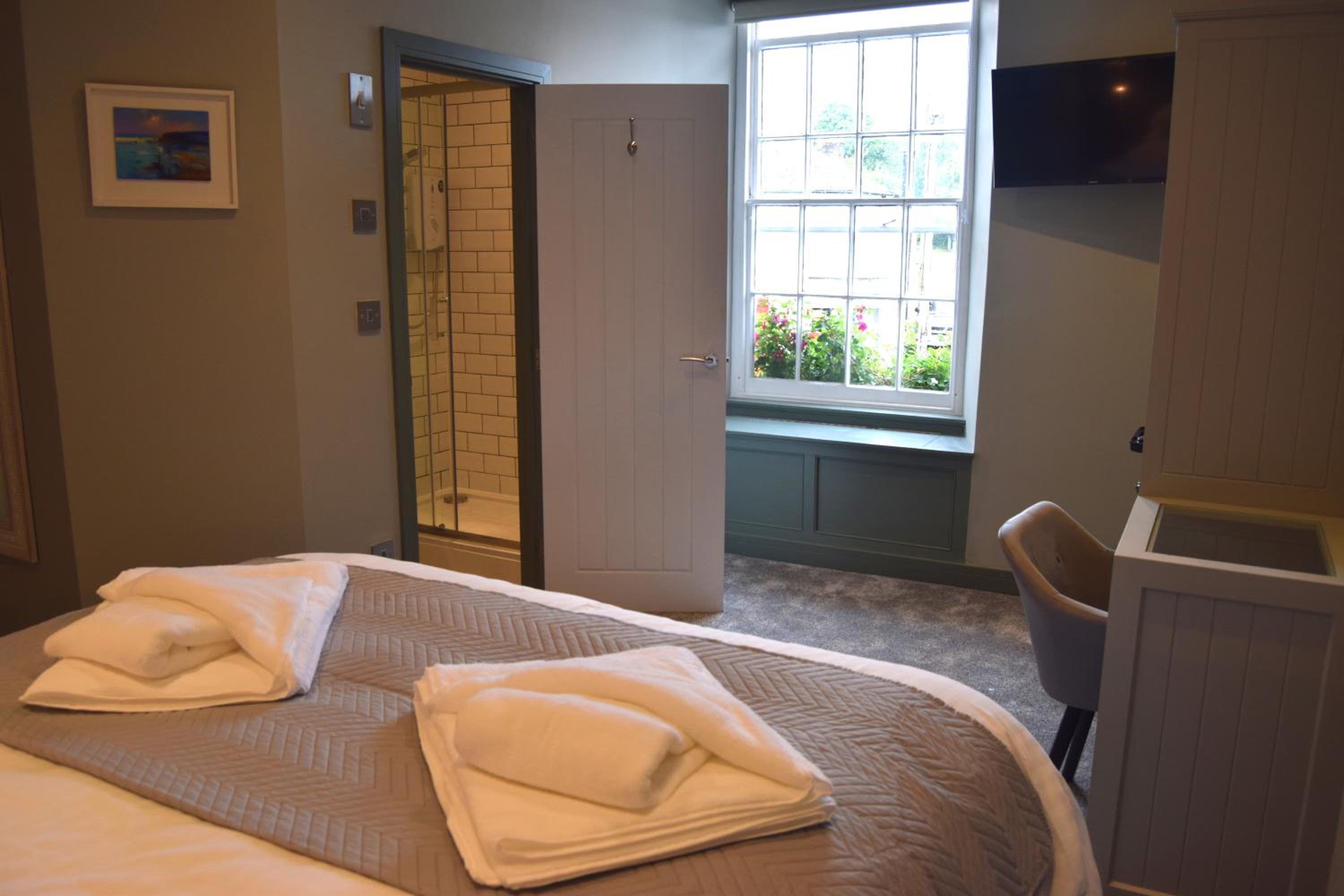 Superior King Room - Photo 7