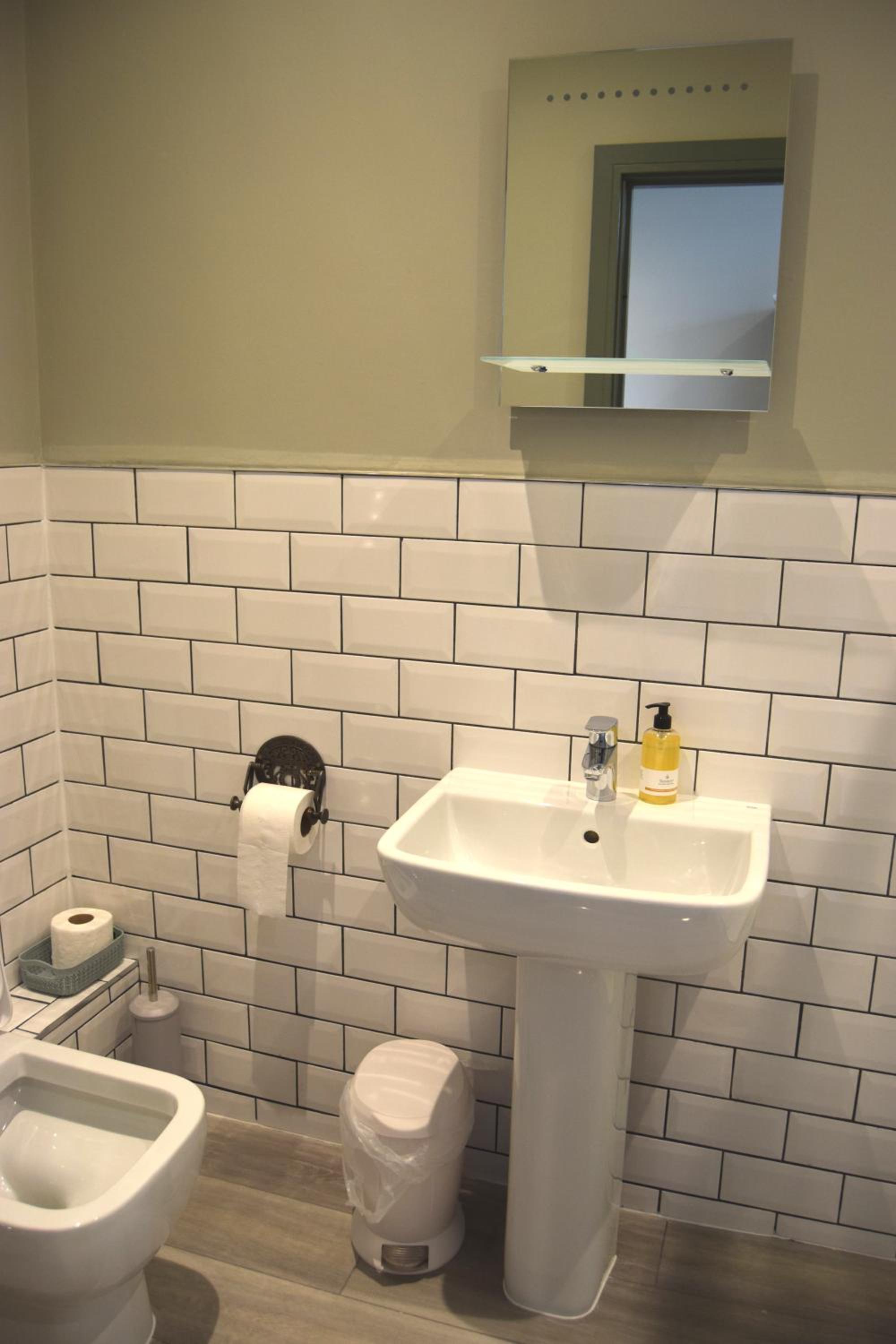 Superior King Room - Photo 3