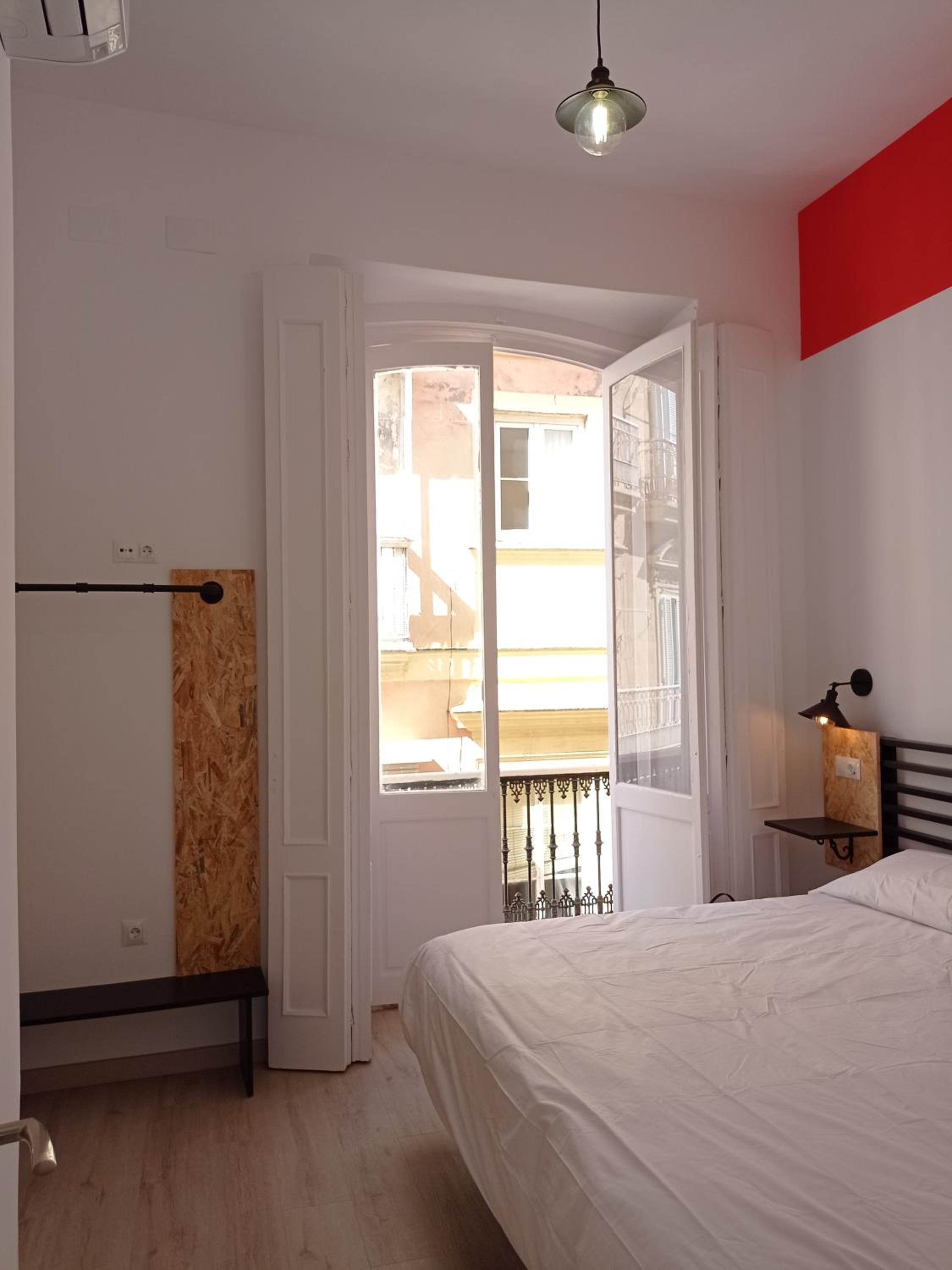 Deluxe Double or Twin Room with Balcony - Photo 9