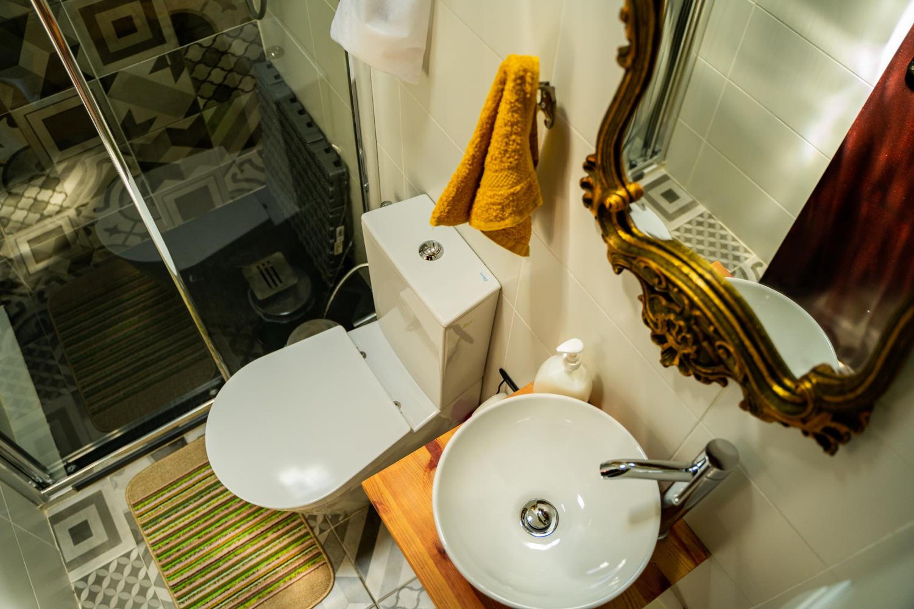 Budget Double Room - Photo 7