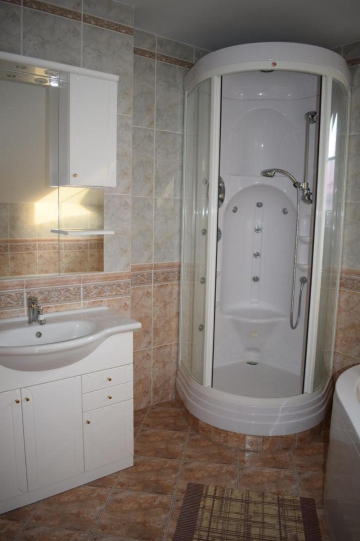 Two-Bedroom Apartment - Photo 2