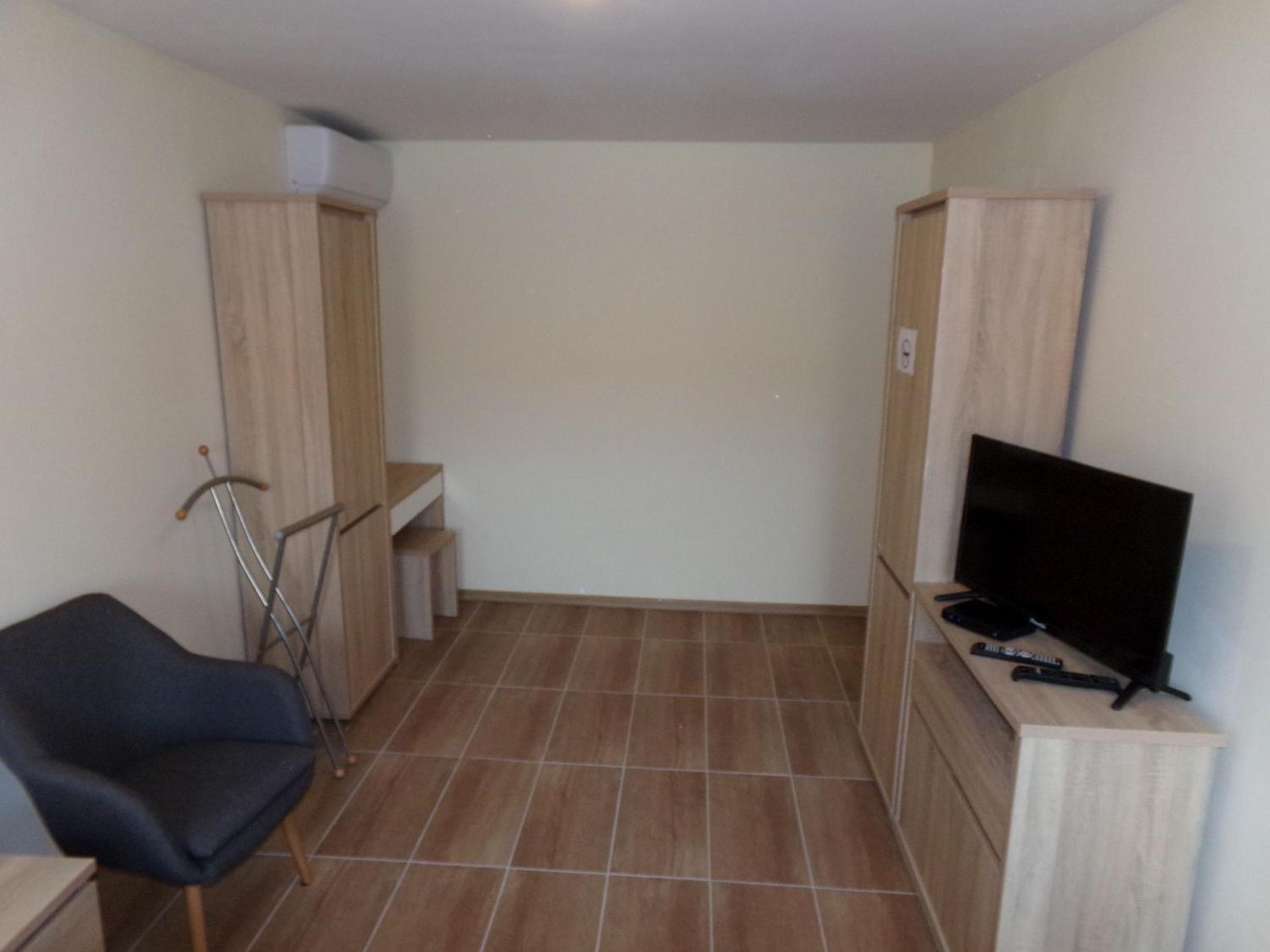 Double Room with Extra Bed photo 2
