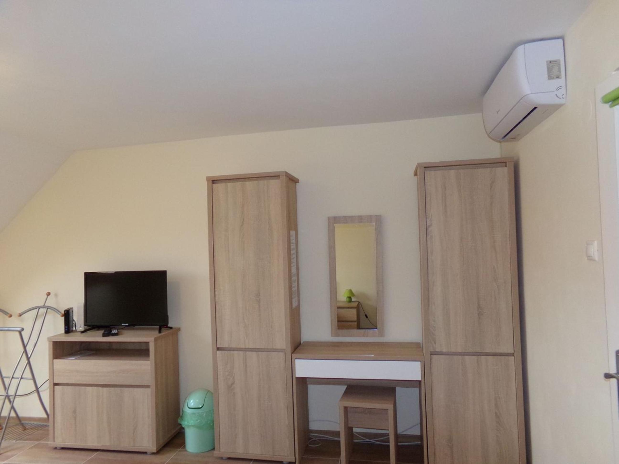 Large Double Room photo 3