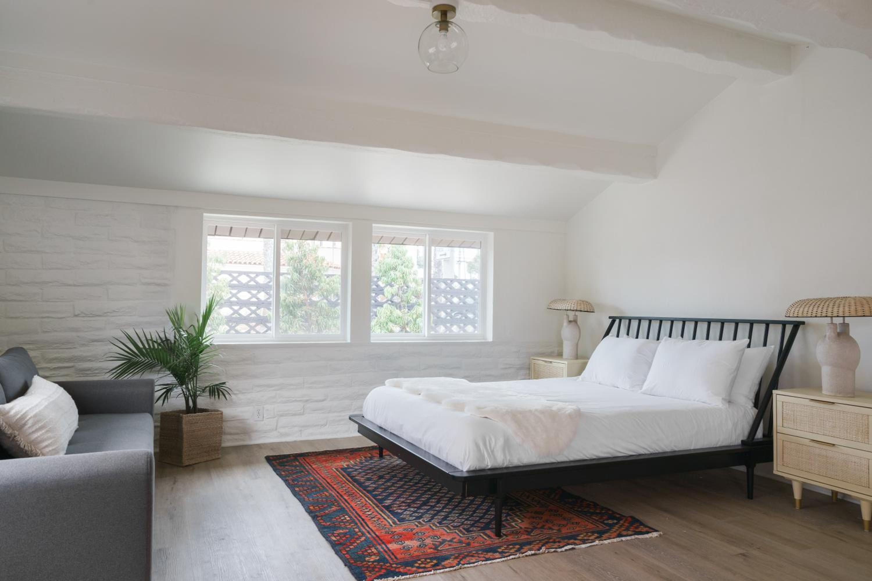 Deluxe Queen Suite