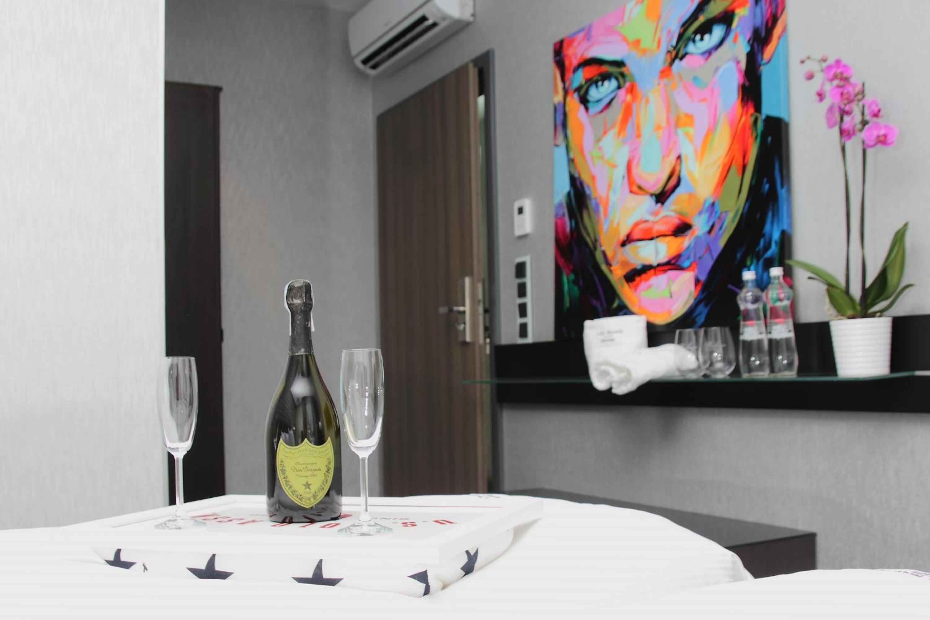 Standard Suite - Photo 1
