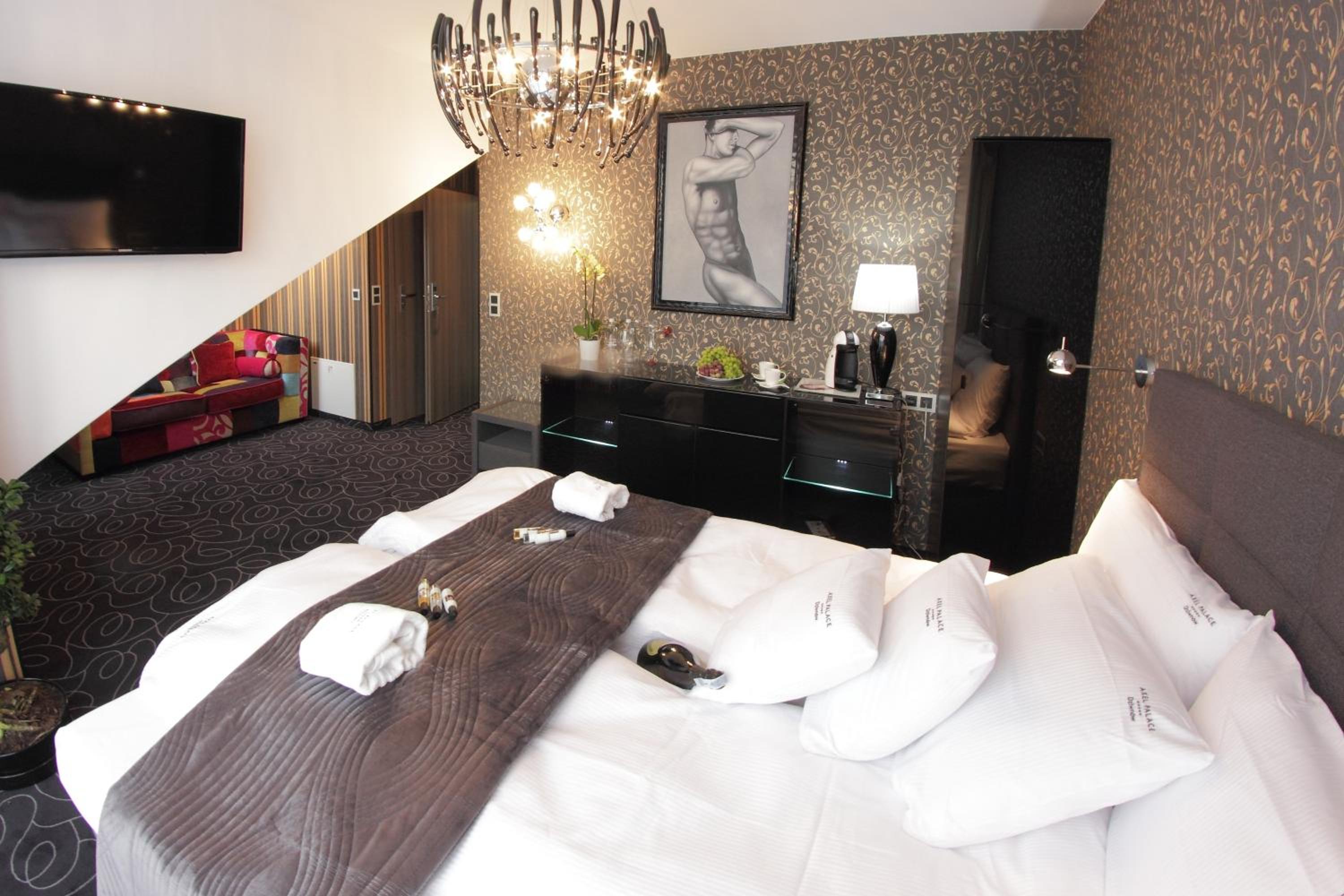 Suite with Terrace - Photo 13