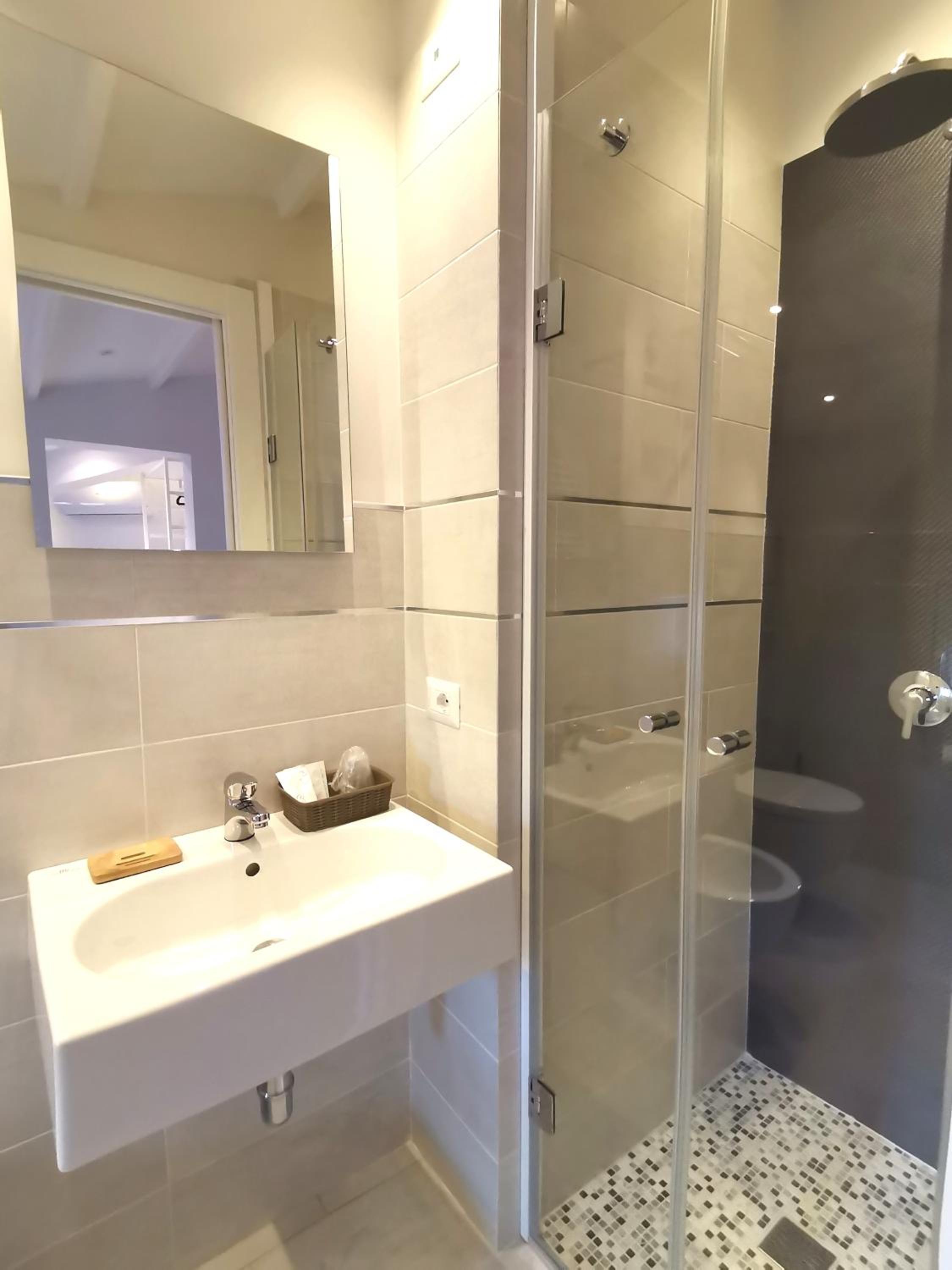 Double Room with Extra Bed - Photo 8